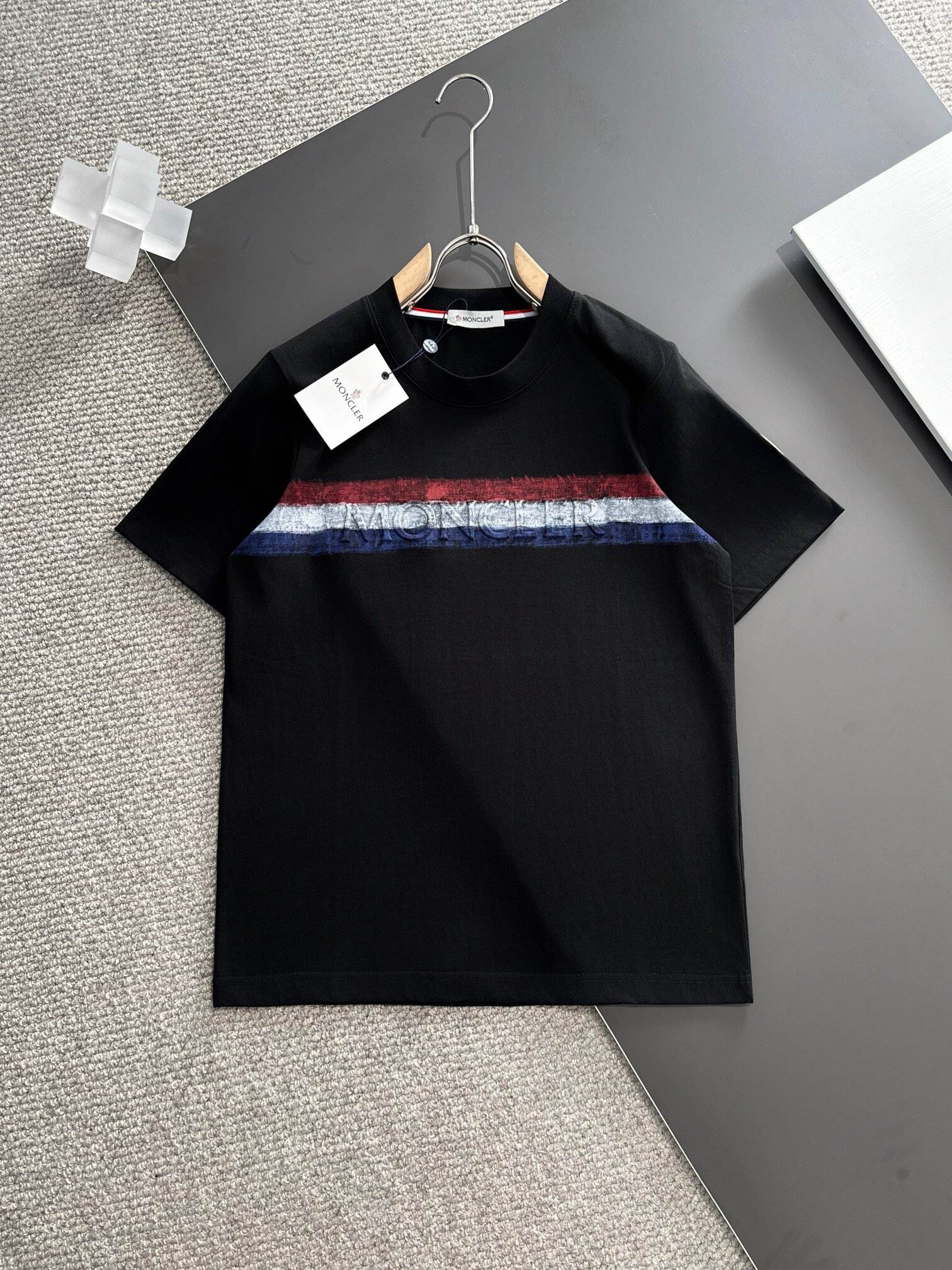 【Moncler 】（モンクレール）半袖 男女兼用Tシャツ