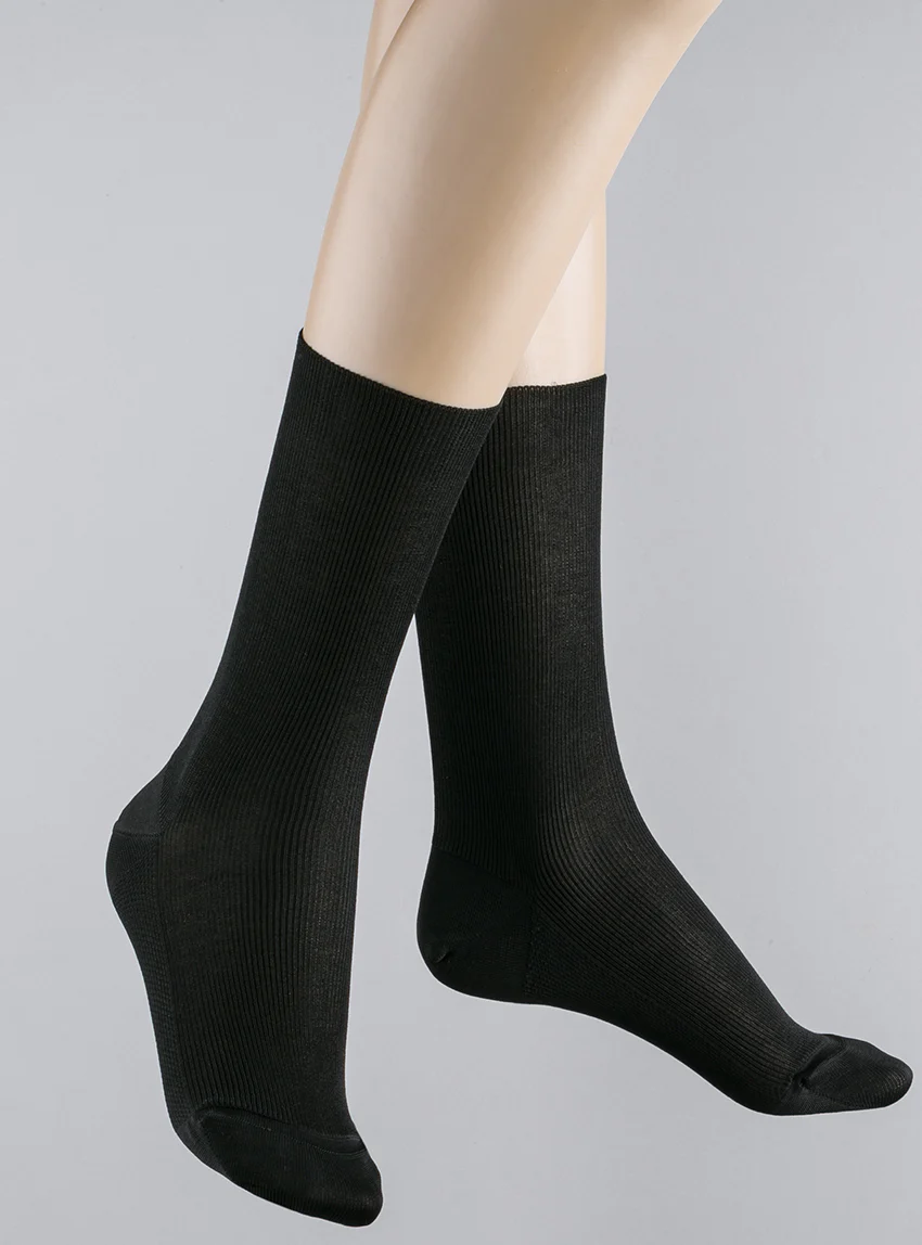 Mi-chaussettes fines en coton noir