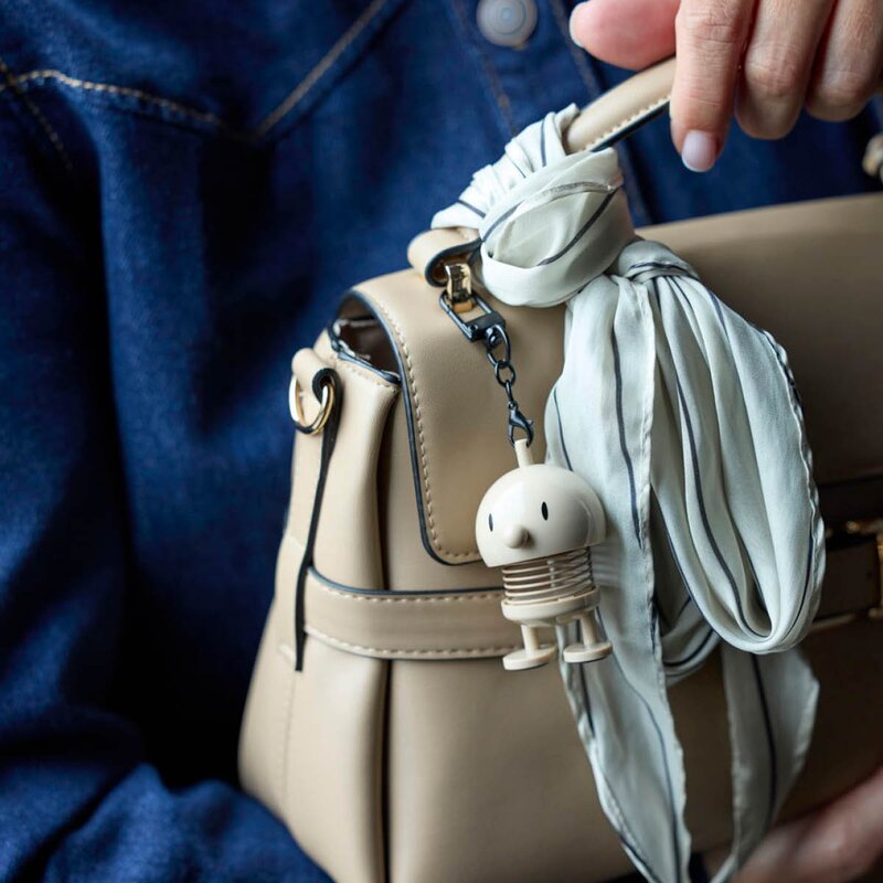 Bag charm 5,9 cm latte