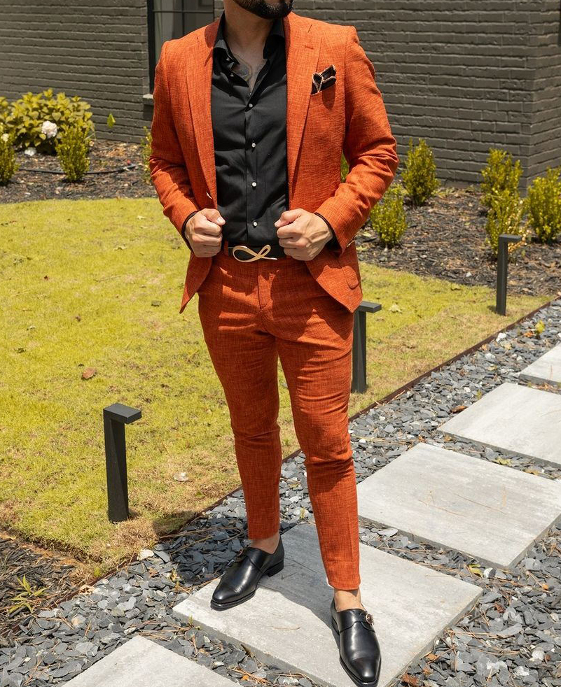 Blazer à revers cranté et poches boutonnées, ensemble 2 pièces : blazer et pantalon crayon.