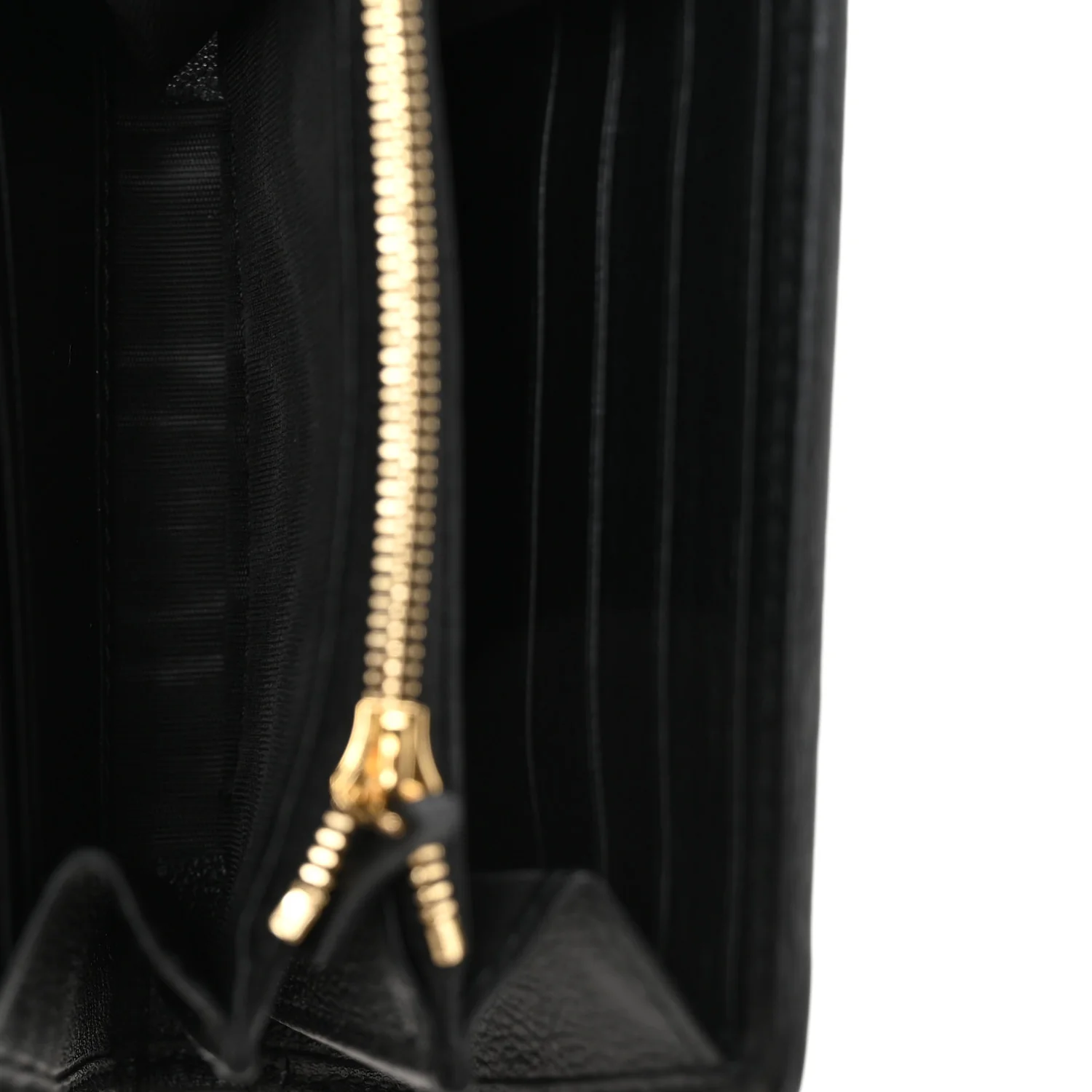 Roxy Calfskin Medium Blondie Chain Wallet Black