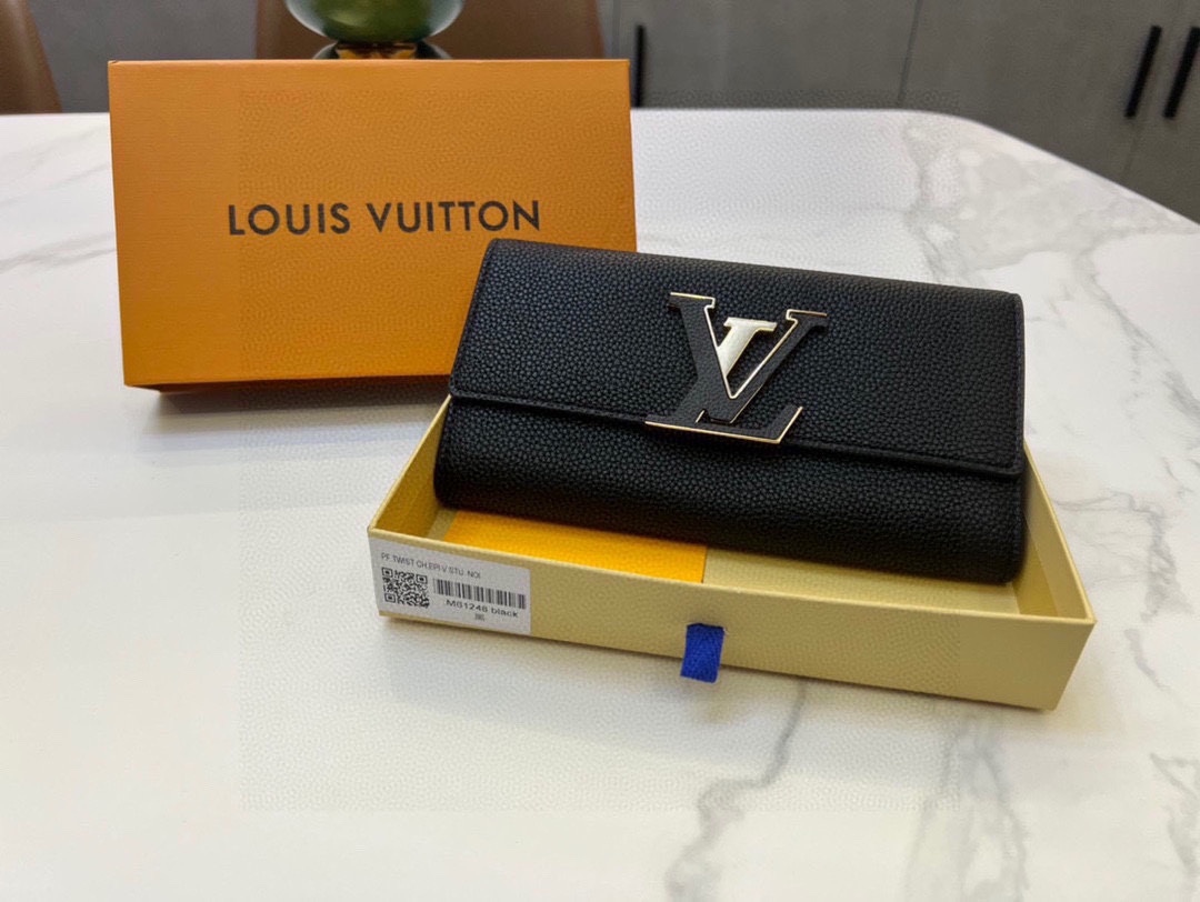 L Capucines men wallet size??20*11*2.5 cm