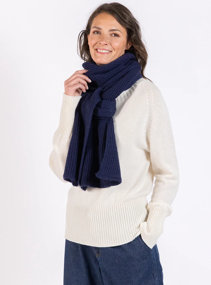 Echarpe douce et chaude en mohair bleu marine