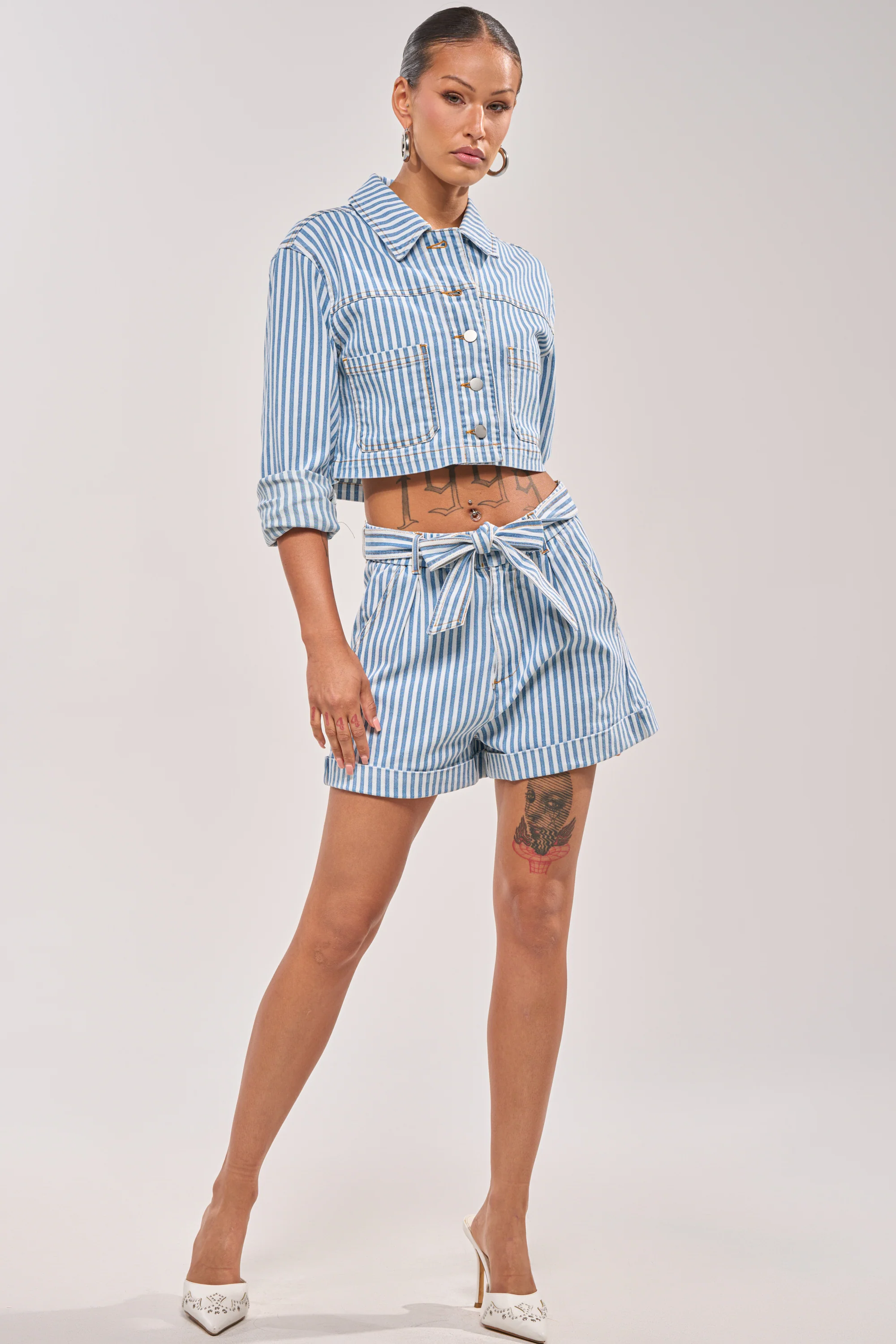 VACAY VIBES BUTTON DOWN - Akira Store