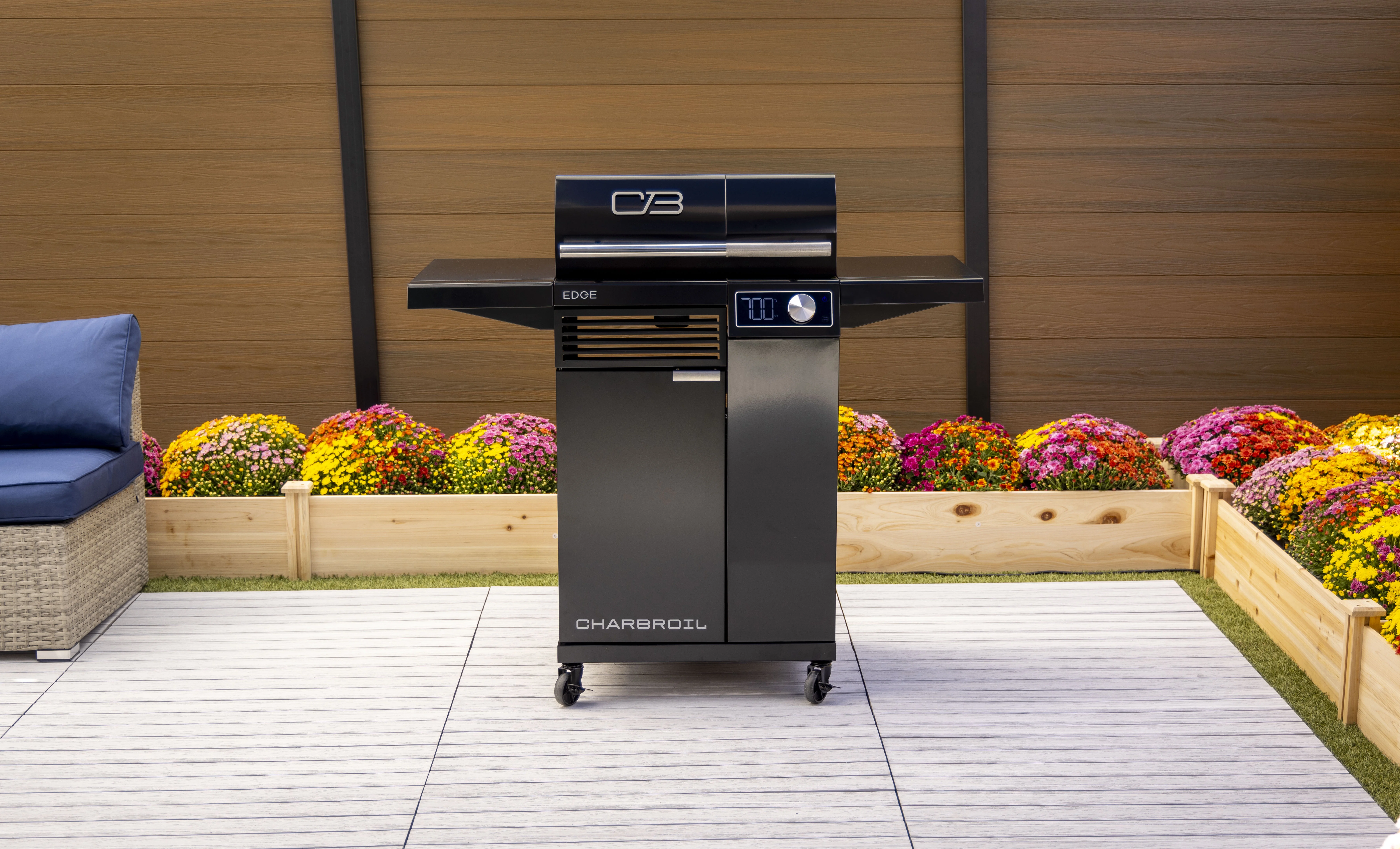 Charbroil Edge Electric Grill in Black