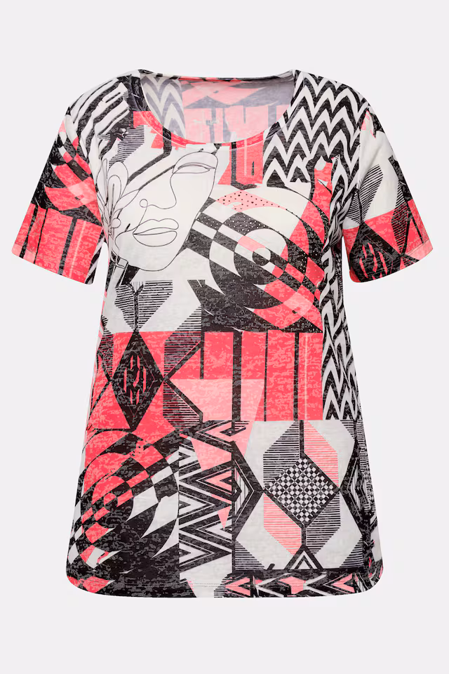 Comfortable T-Shirt with Decorative Patch Print