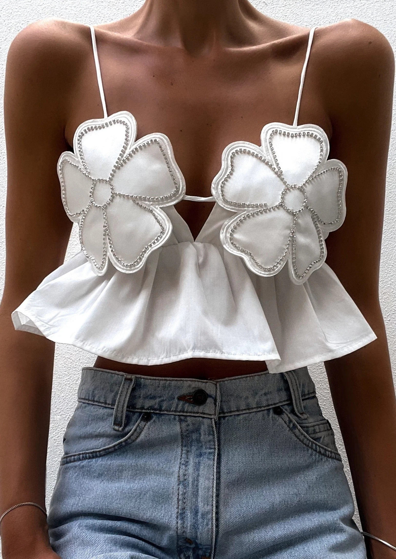 Blouse blanche à manches volantées pour femmes