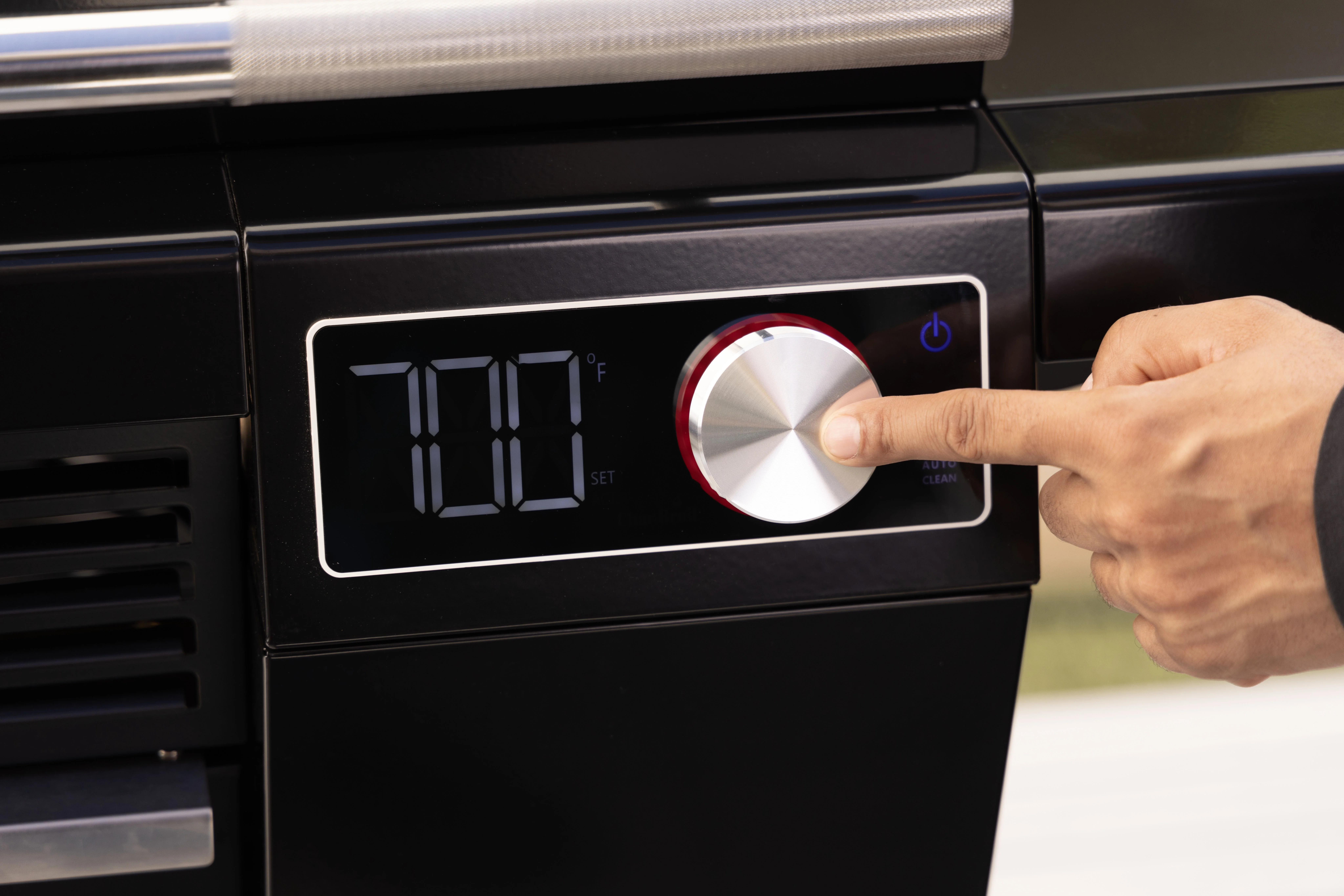 Charbroil Edge Electric Grill in Black