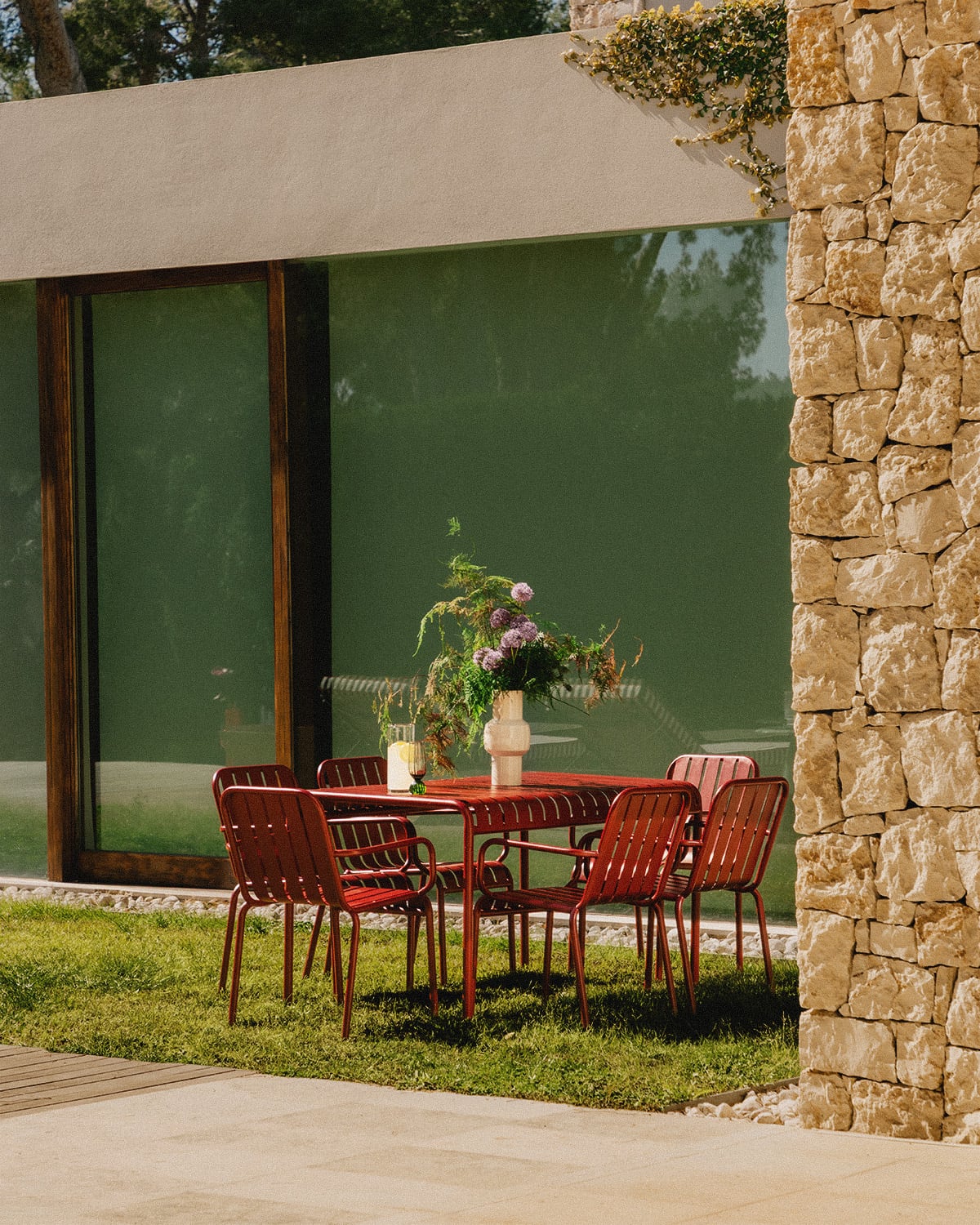 Tavo - Set de Mesa Rectangular (130x80 cm) y 6 Sillas con Resposabrazos de Metal Tavo
