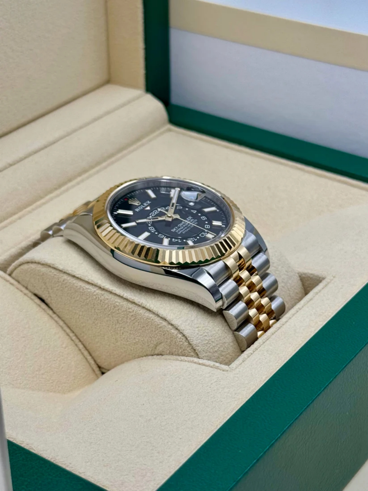 [Super Clone]RLX  Sky-Dweller 42mm Two-Tone Yellow Gold Black Dial Jubilee - 336933 - New 2025
