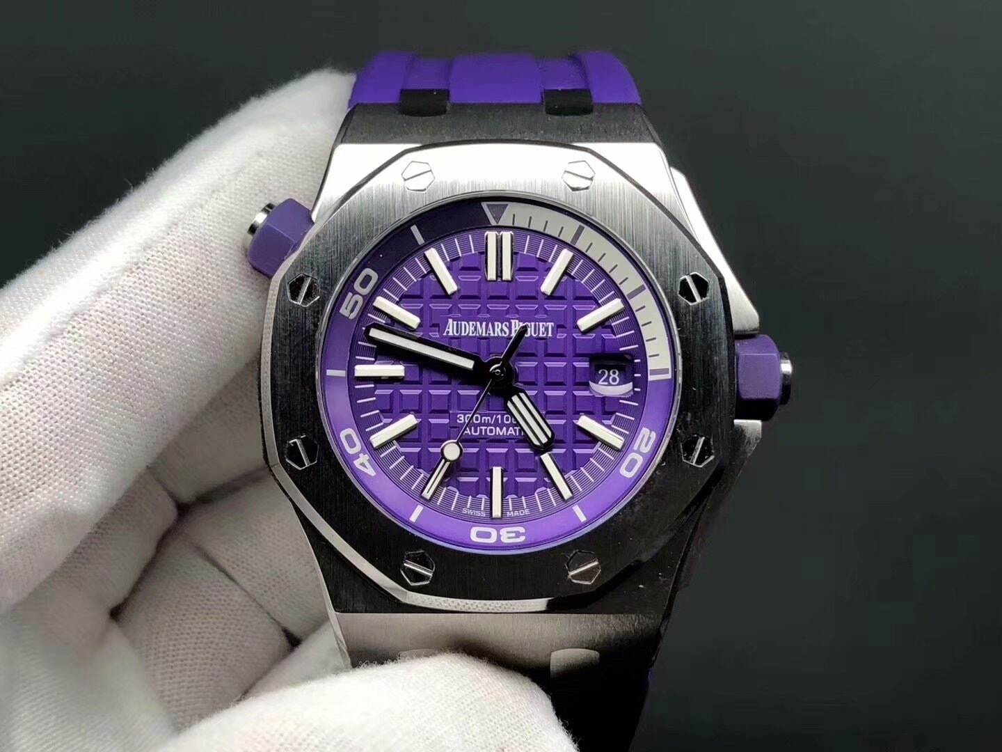 オーデマ・ピゲ AUDEMARS PIGUET ロイヤルオーク オフショア ダイバー 15710ST.OO.A077CA.01