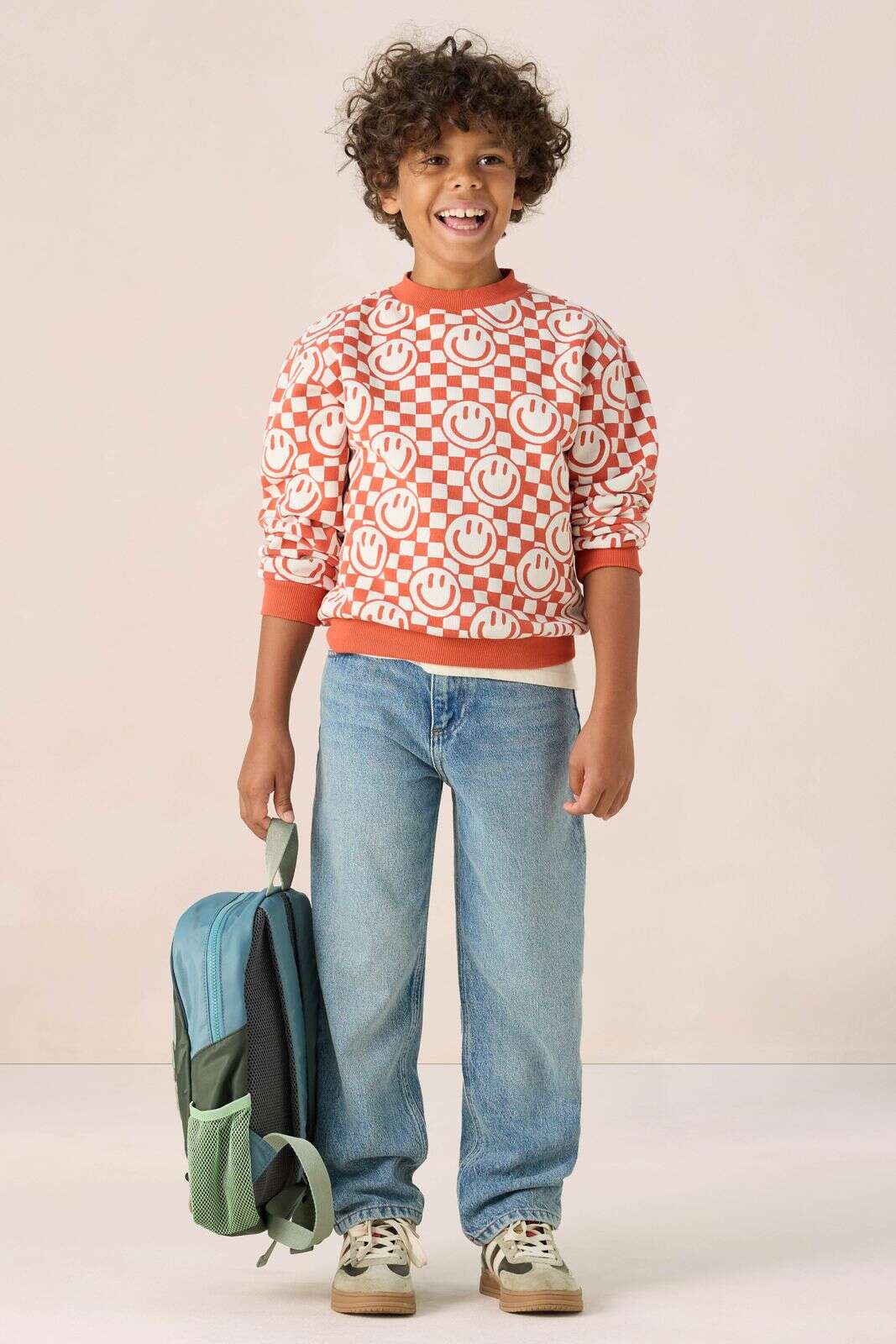 Lichtrode sweater met smiley print