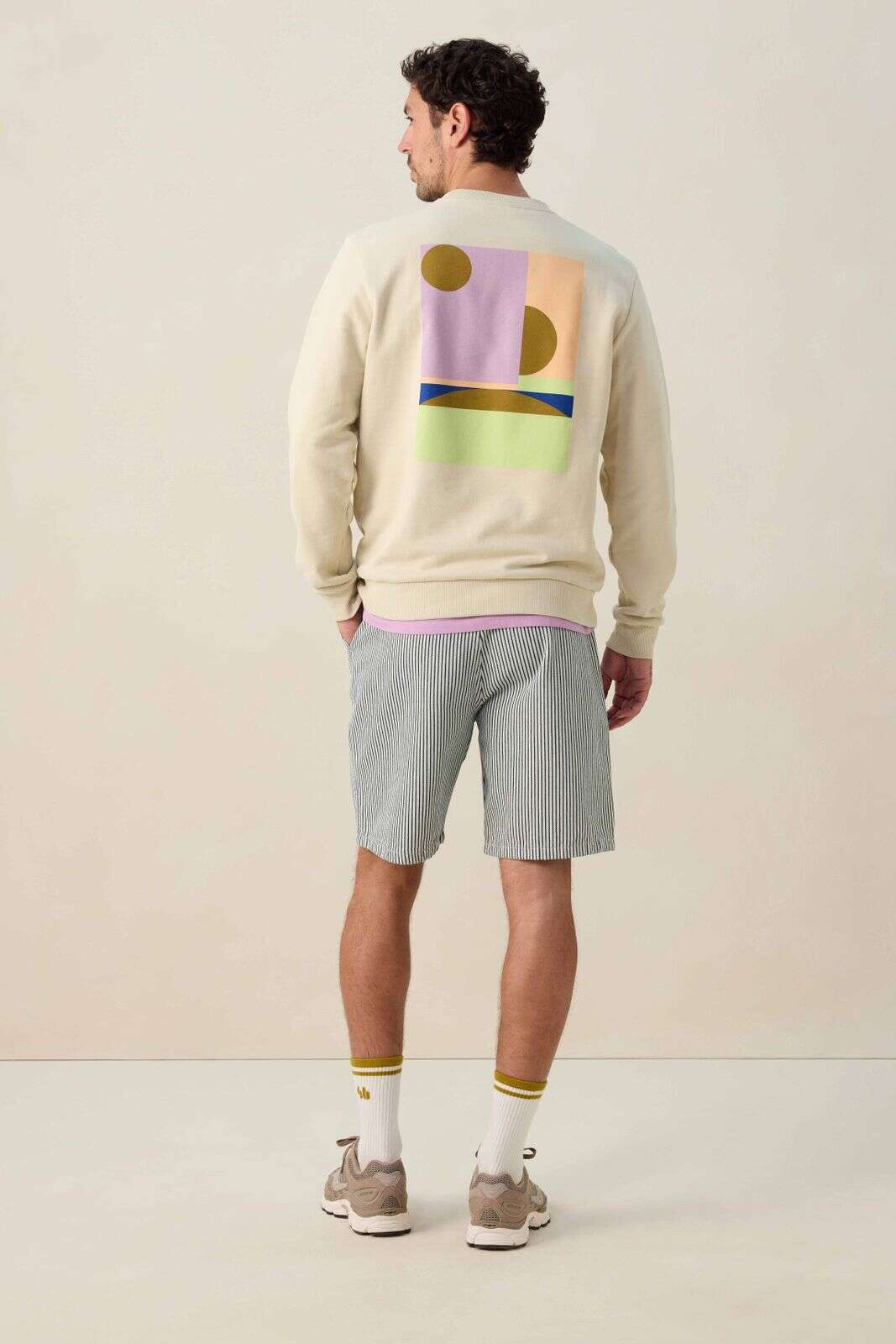 Beige sweater met grafische print