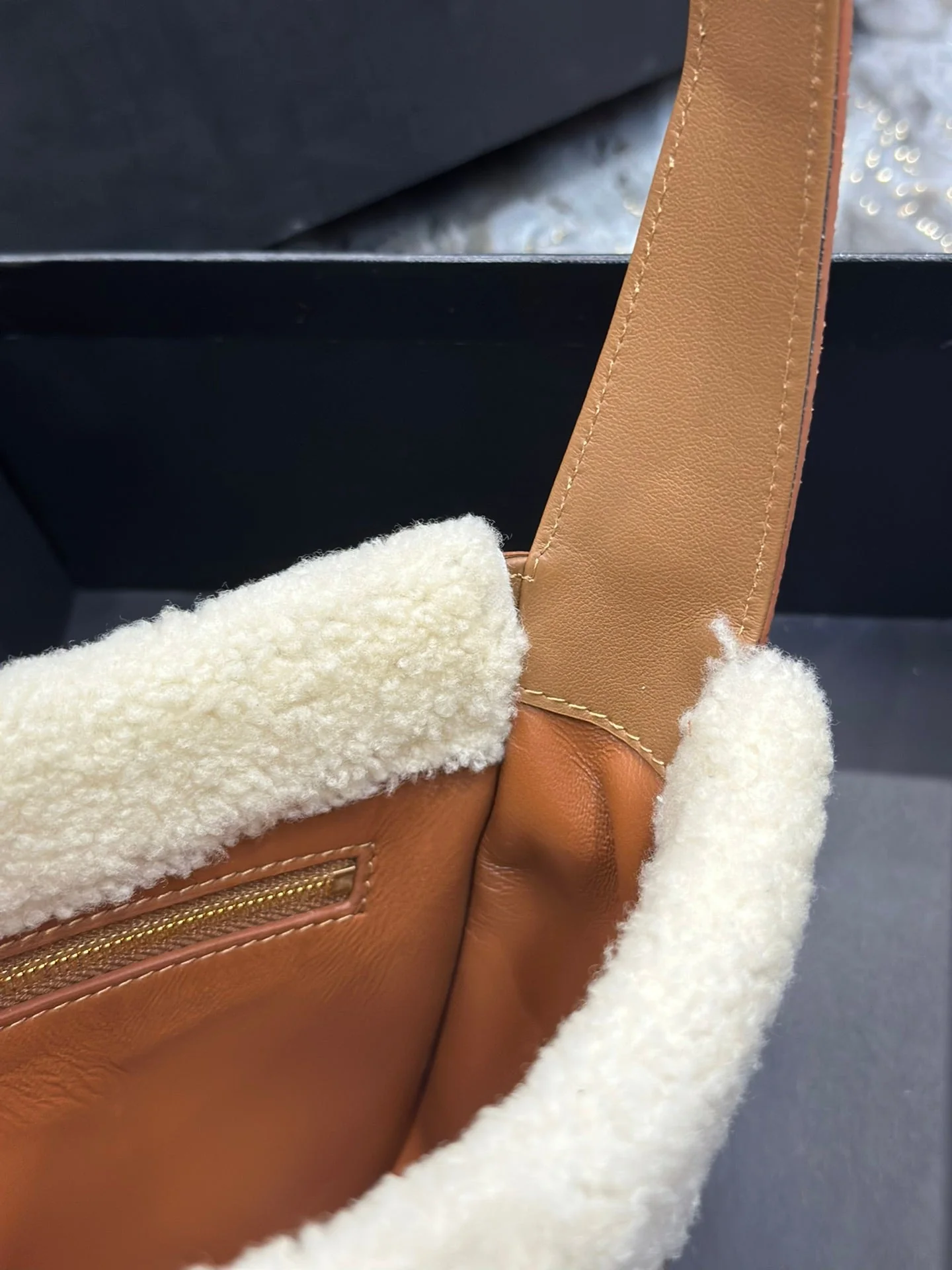 YSL Le5��7 Hobo Shearling Suede Shoulder Bag 25x14x6cm