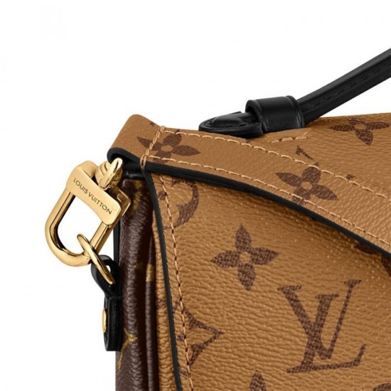 L hot sale Pochette Metis M44876