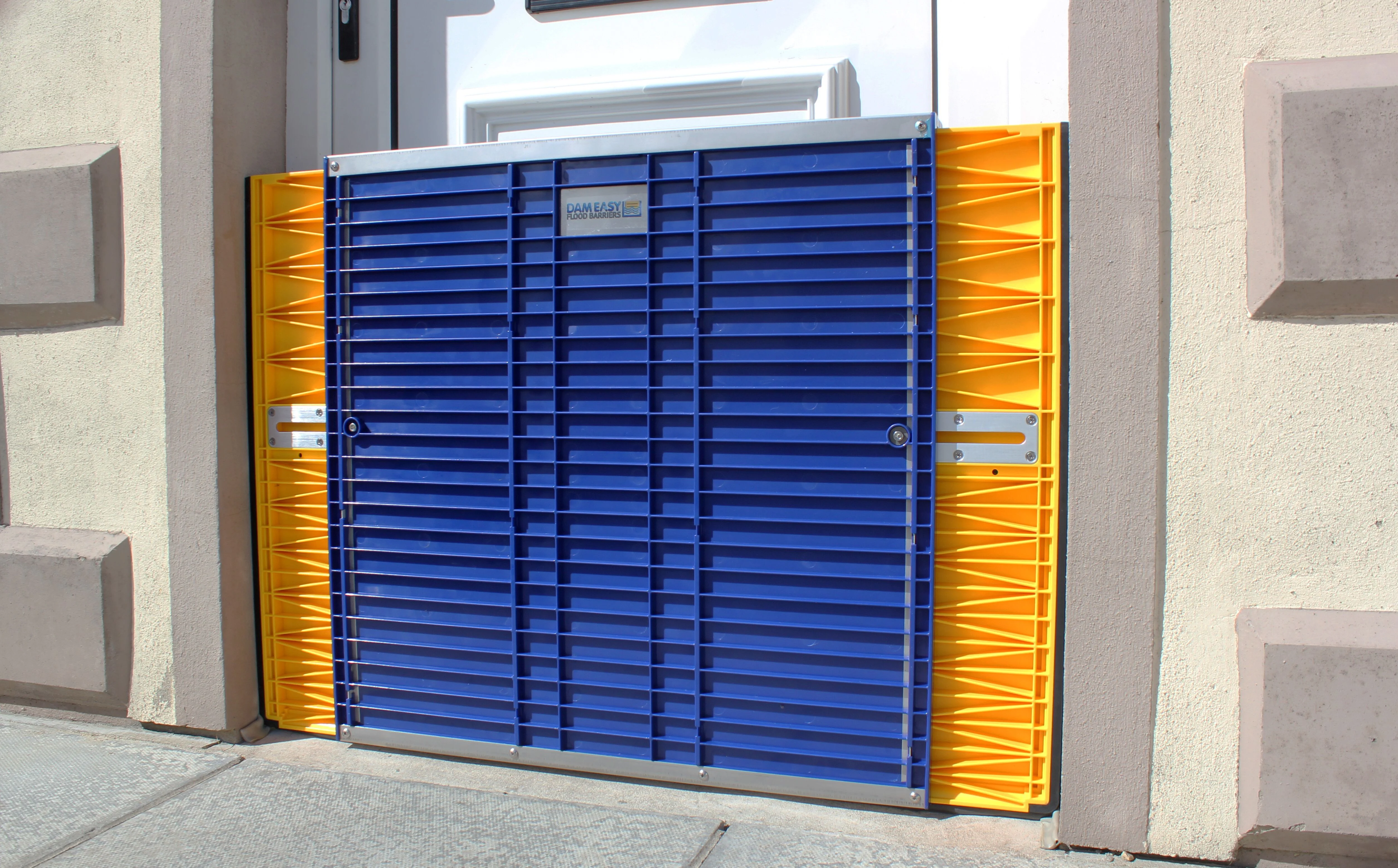 Flood Barrier 30 in. H X 30 in. W X 2.75 in. L Flood Barrier 1 pk - Image 3