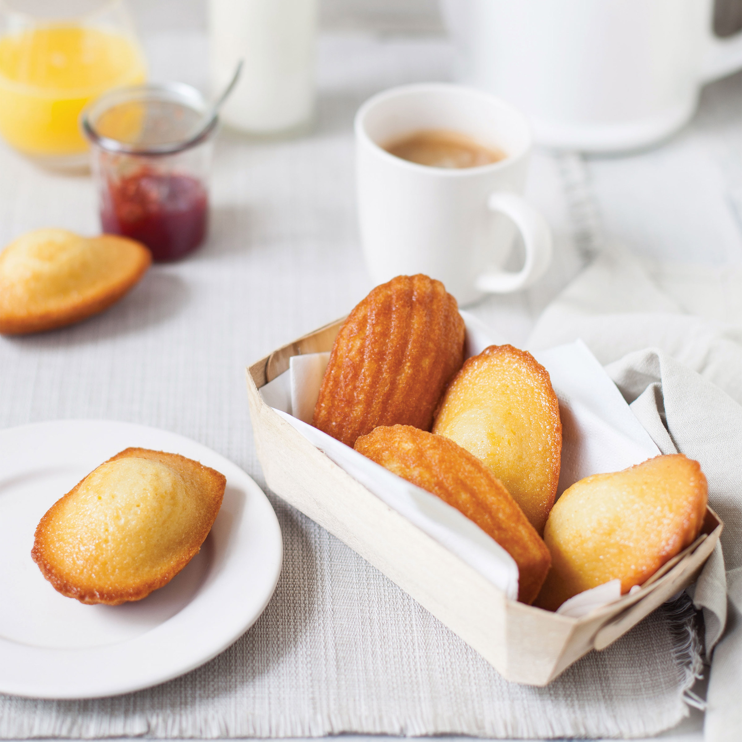 Madeleine, Classic French Sponge Cake 100 count - Image 3