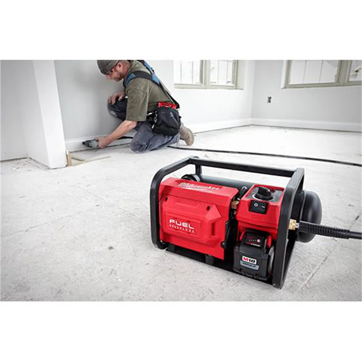 M18 FUEL 2 Gallon Compact Quiet Compressor Image 3