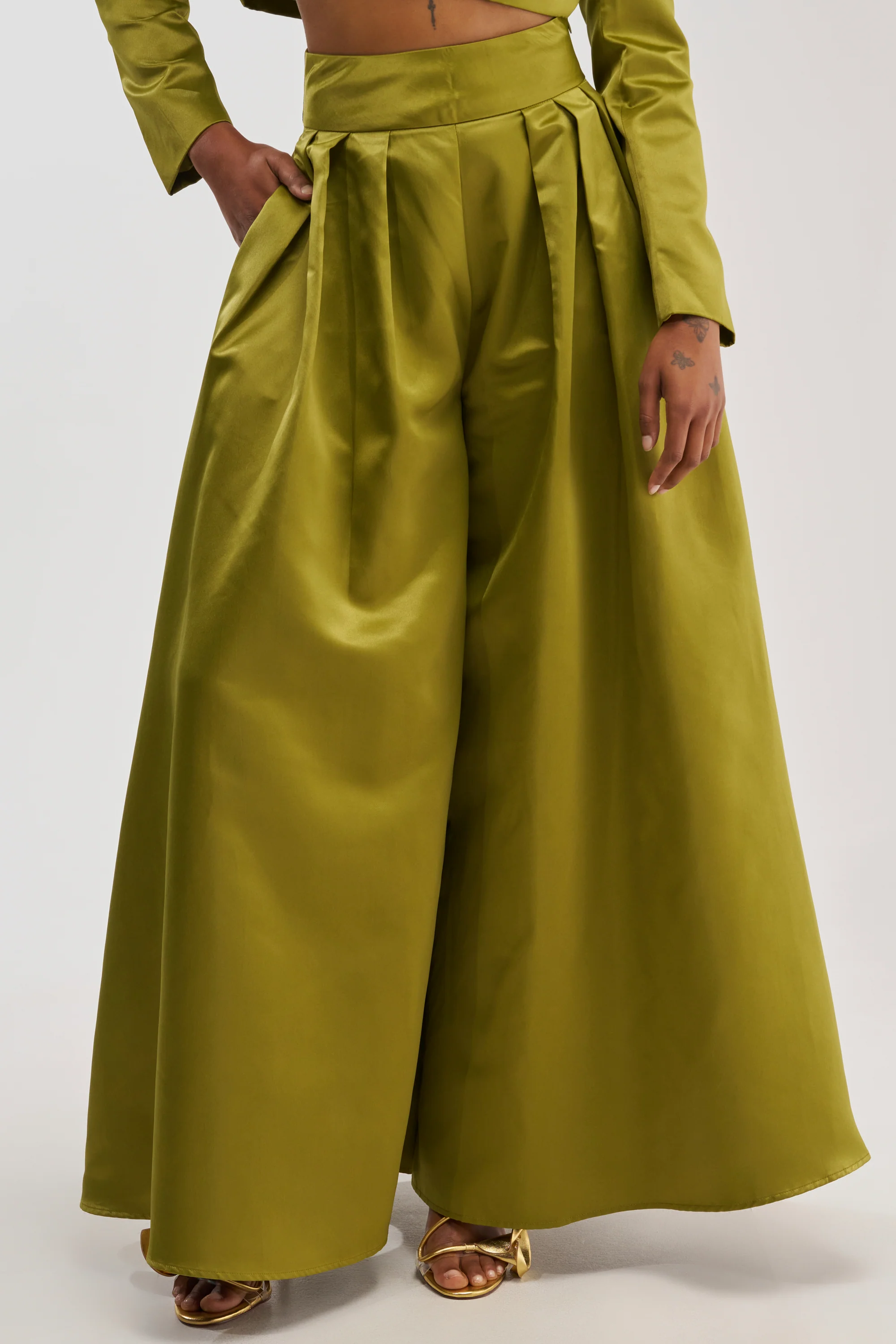 LILA SATIN TROUSER IN CHARTREUSE - Akira Store