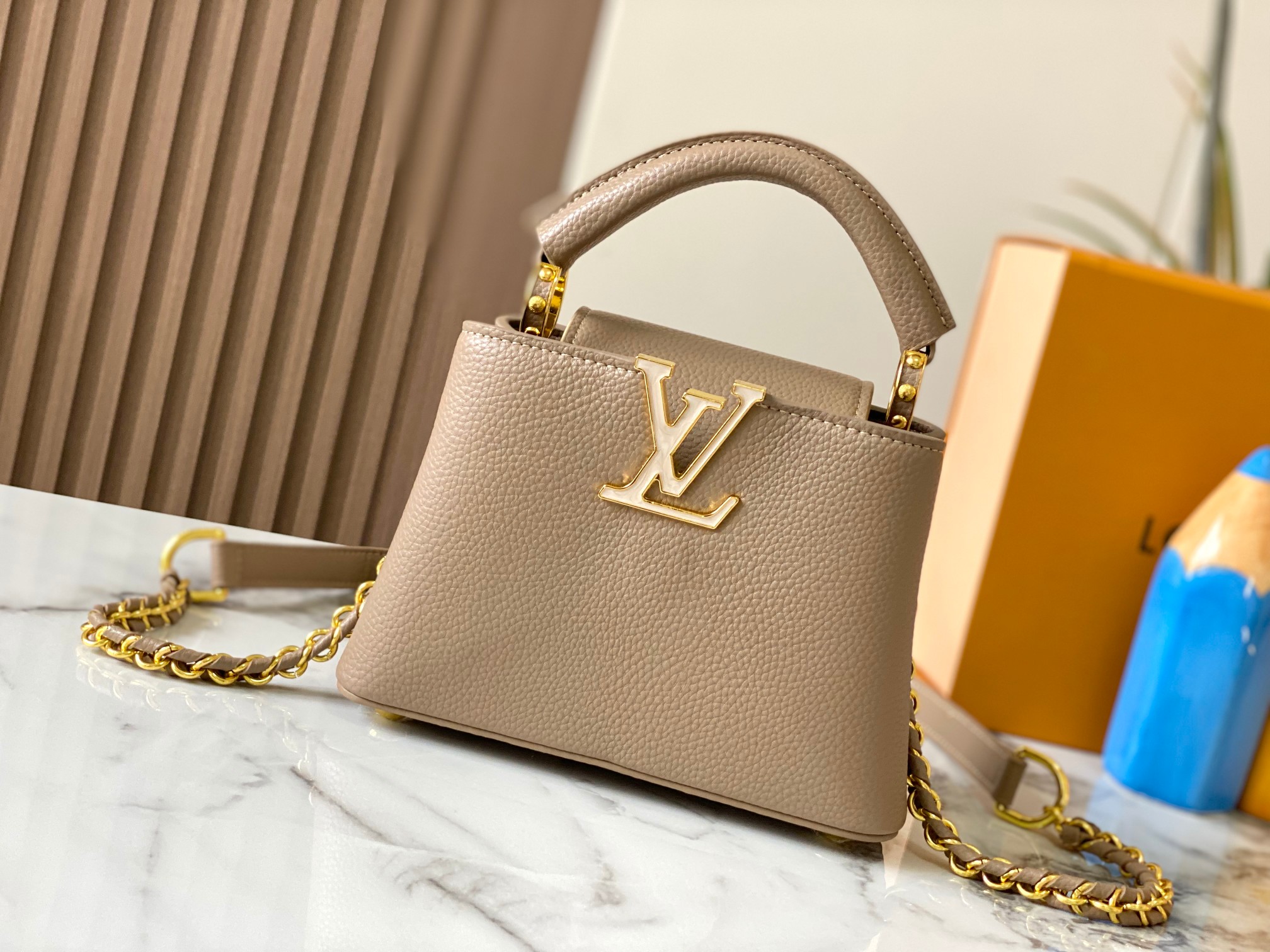 Louis Milky Way Capucines BB  Taurillon leather M23082 size: 21��14��8cm