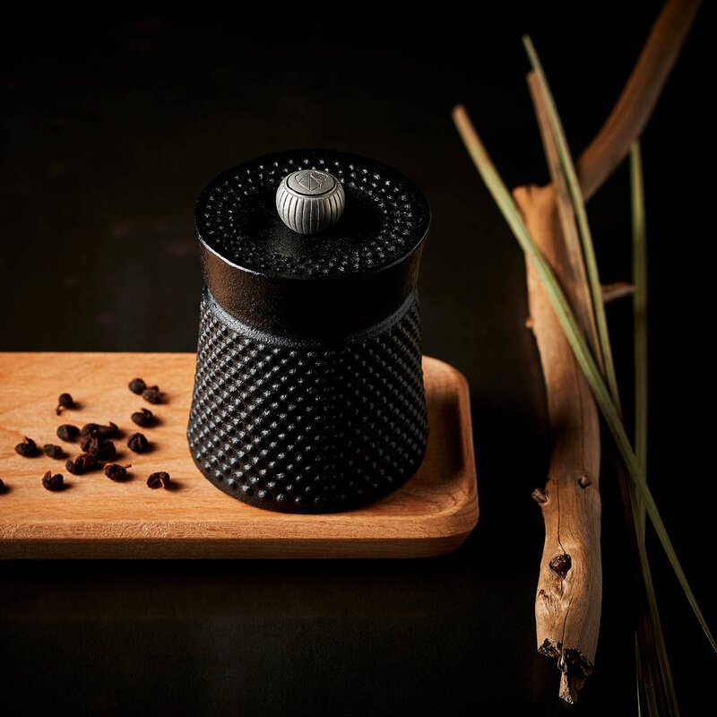 Bali pepperkvern i støpejern 8 cm svart