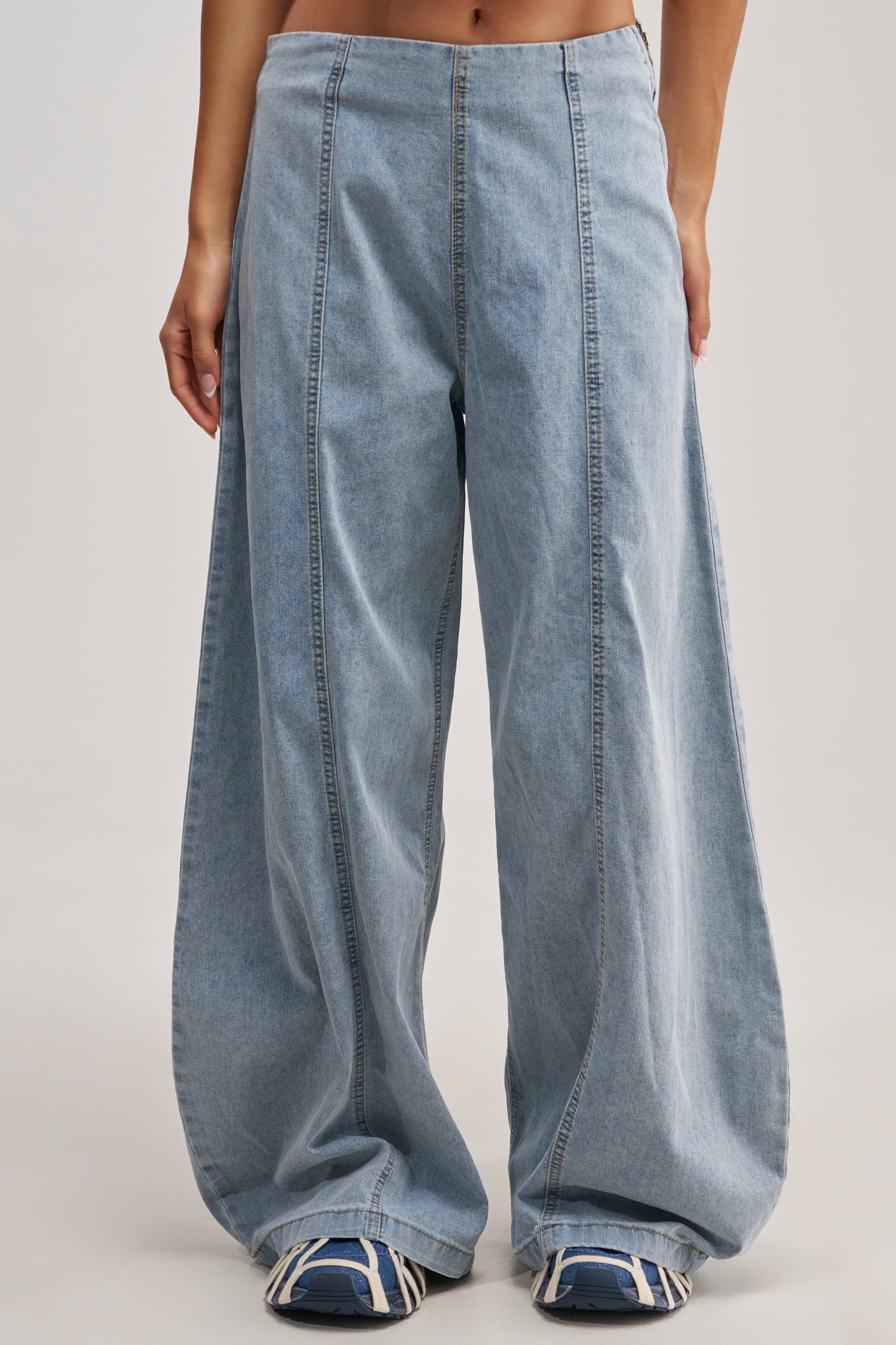 JUST IN TIME HIGH WAISTED RELAXED DENIM - Akira Store