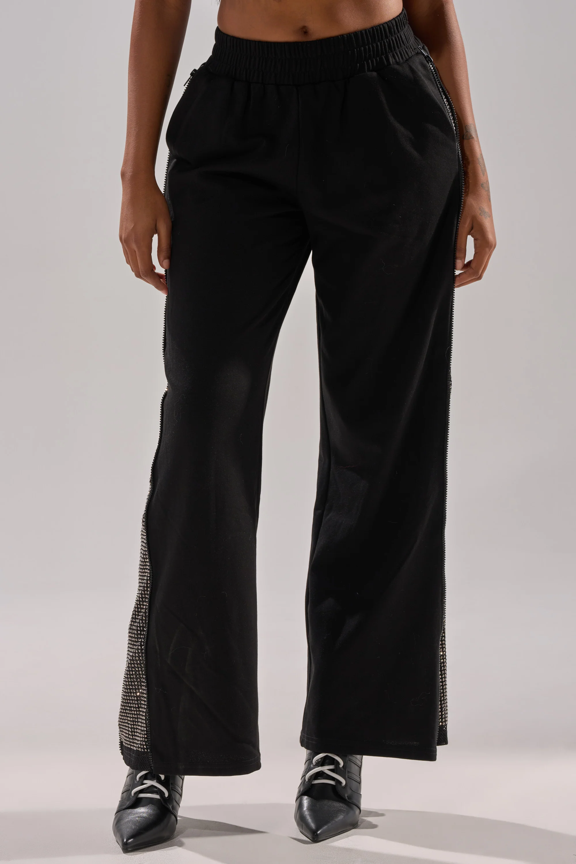 OPEN UP WIDE LEG JOGGER WITH RHINESTONE - Akira Store