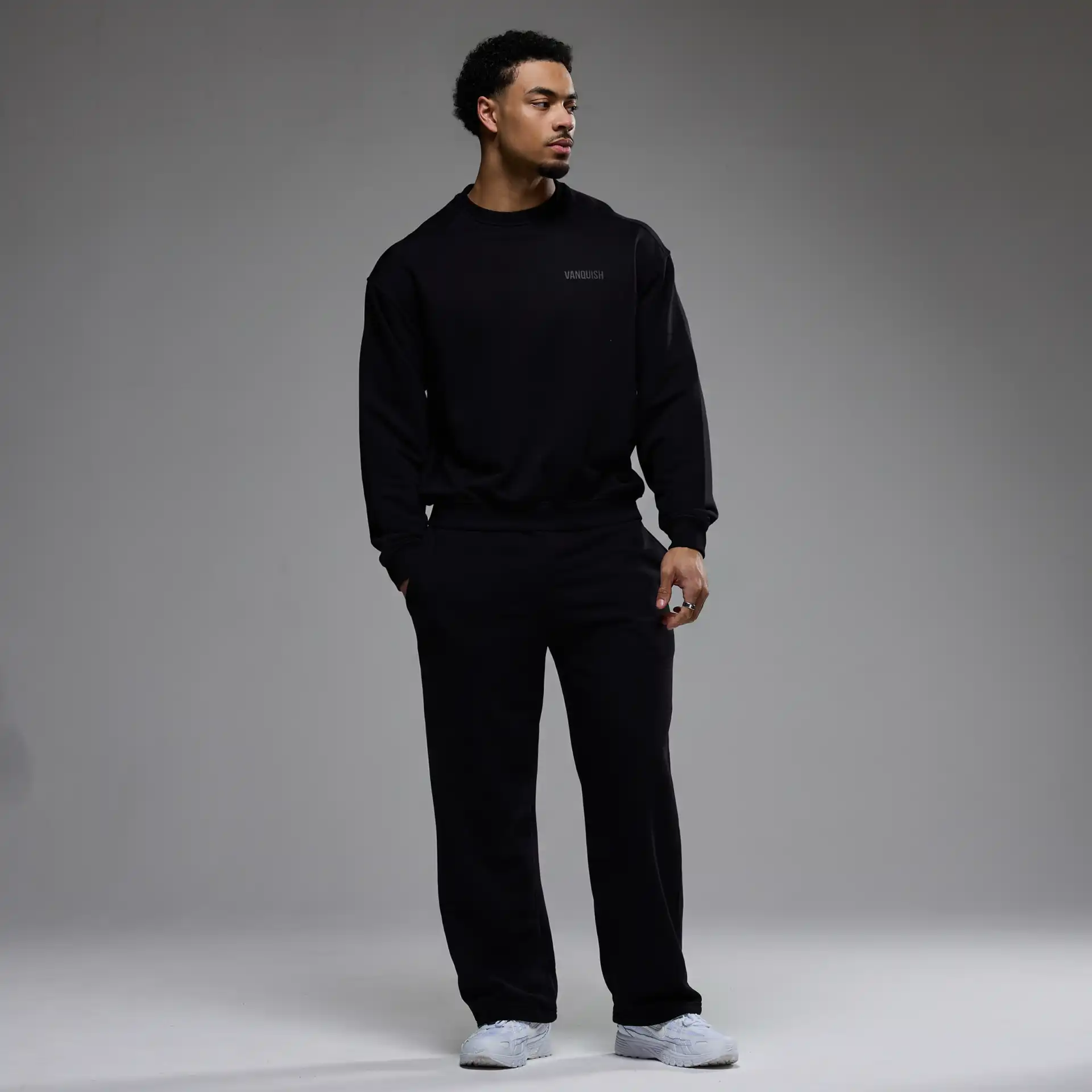 EVOLVE BLACK OVERSIZED SWEATER