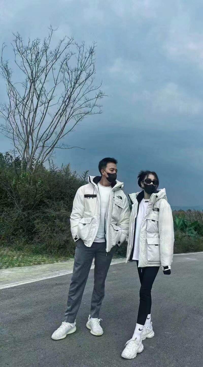 𝐓𝐡𝐞 𝐍𝐨𝐫𝐭𝐡 𝐅𝐚𝐜𝐞 F22 ノースフェイス 大きなポケット付きワークスタイルダウンコート 申ミナ（シン・ミナ）着用モデルmoncler