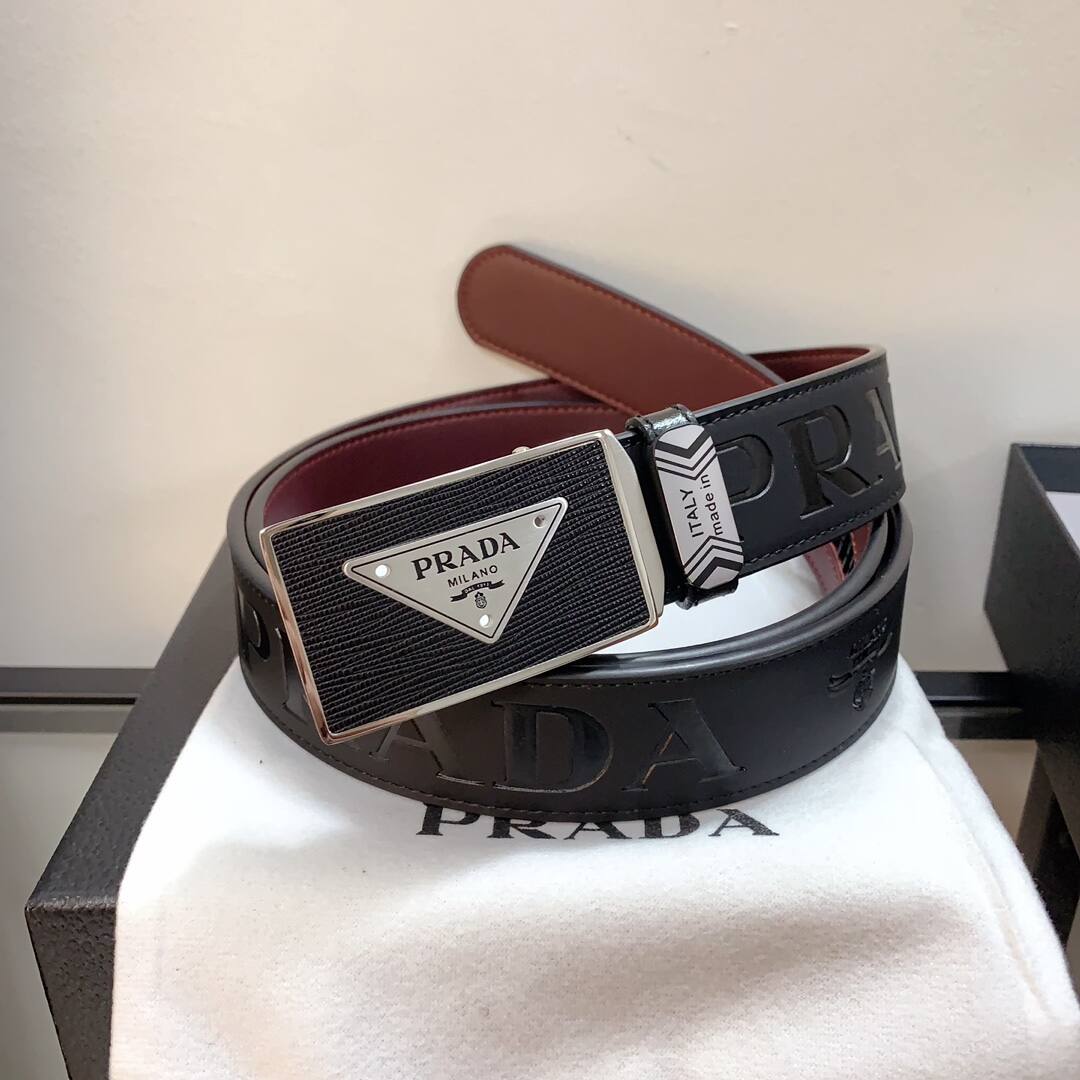 PRADA バーガンディの底革マッチング