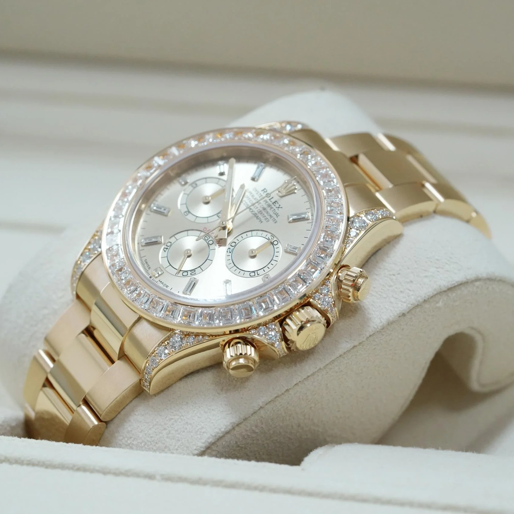 [Super Clone]Rolex Cosmograph Daytona 40mm Yellow Gold Diamond Baguette Champagne Dial Diamond Bezel - 126598TBR