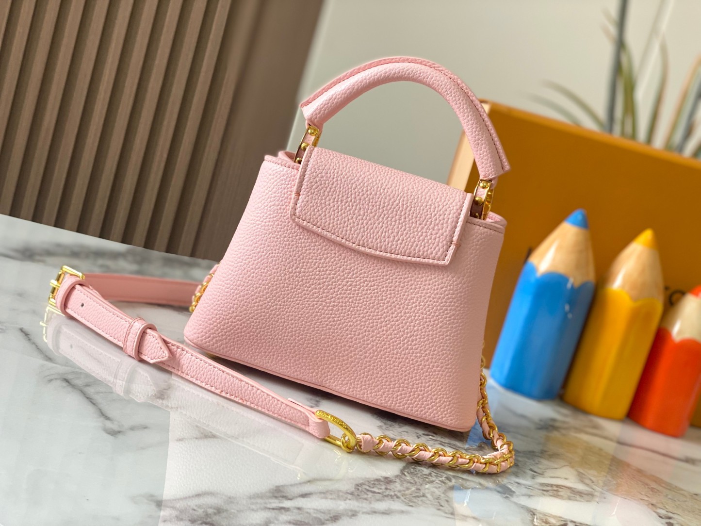 Louis Milky Way Capucines BB  Taurillon leather M23082 size: 21��14��8cm