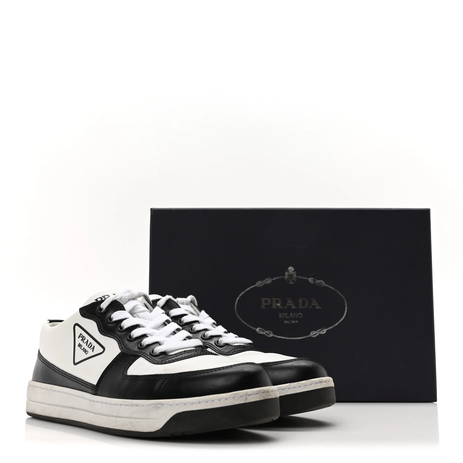 Spazzolato Rois Vitello Soft Triangle Logo Womens Low Top Sneakers 39 White Black