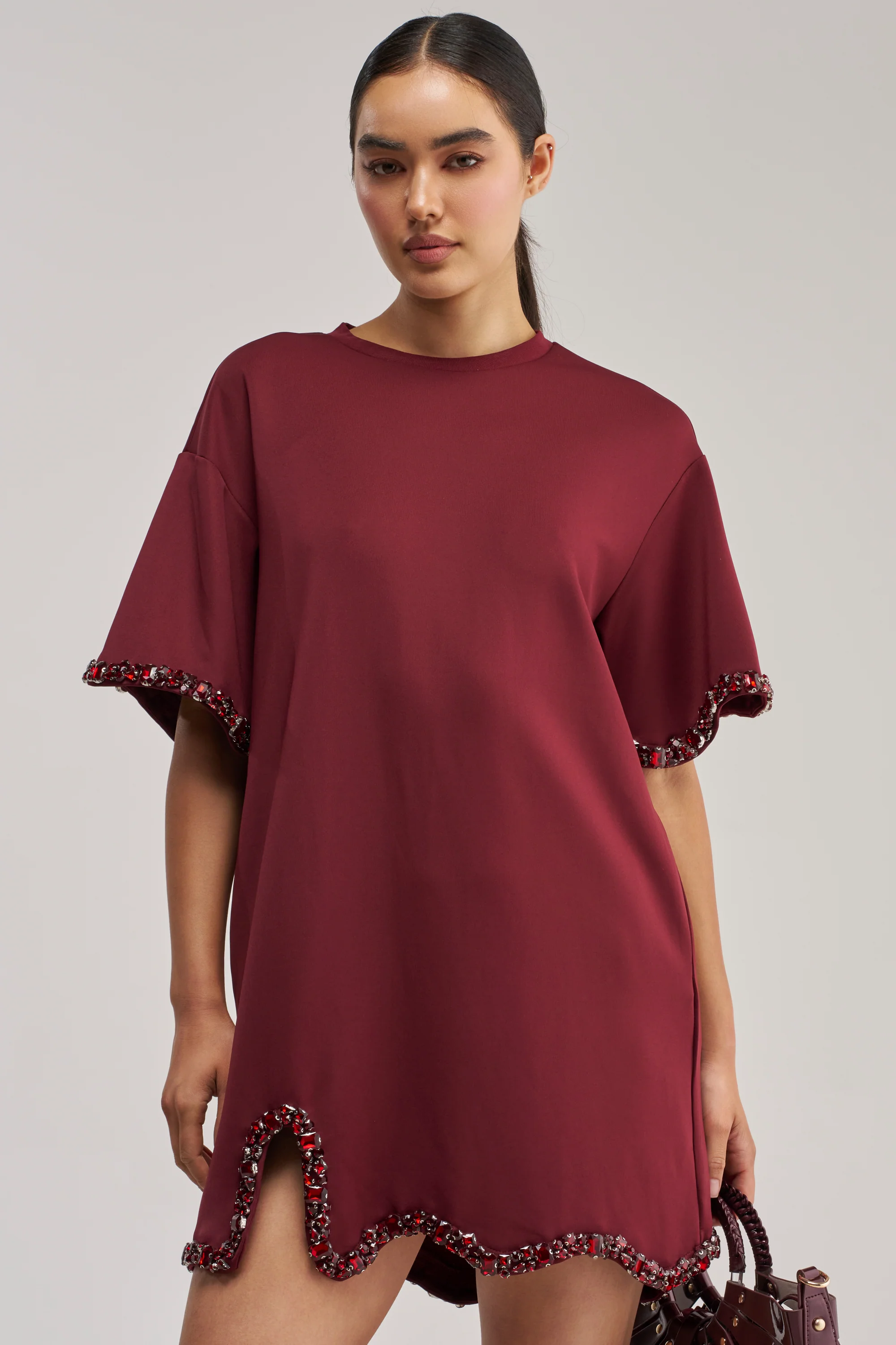 COOL GIRL EMBELLISHED TEE SHIRT DRESS IN BURGUNDY - Akira Store