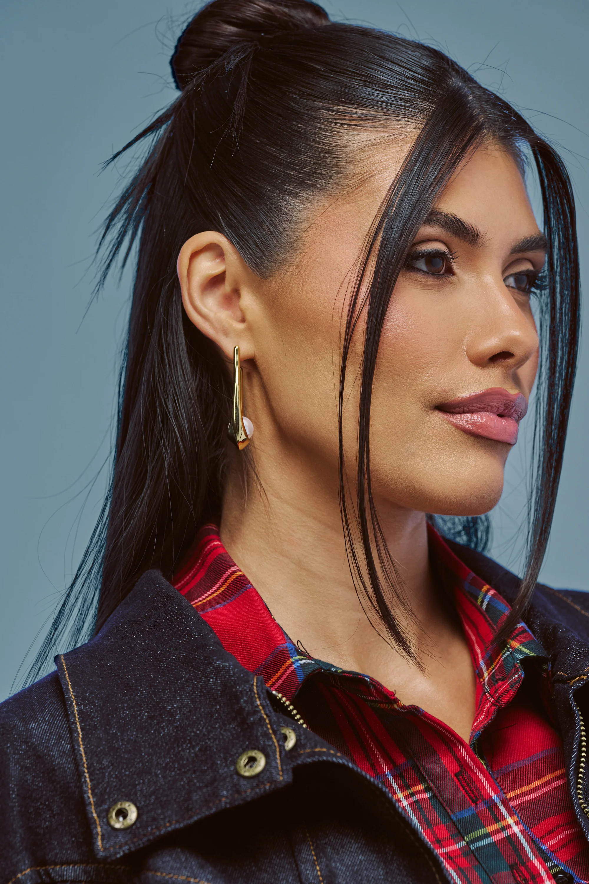 HOLD MY PEARLS DANGLE EARRING IN GOLD - Akira Store