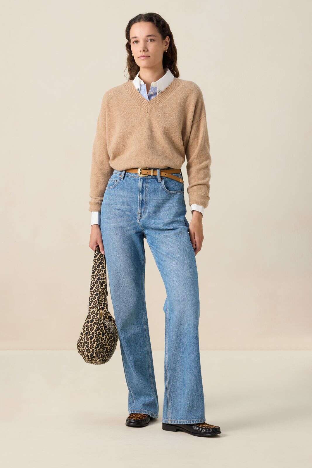 Bruine trui met V-hals