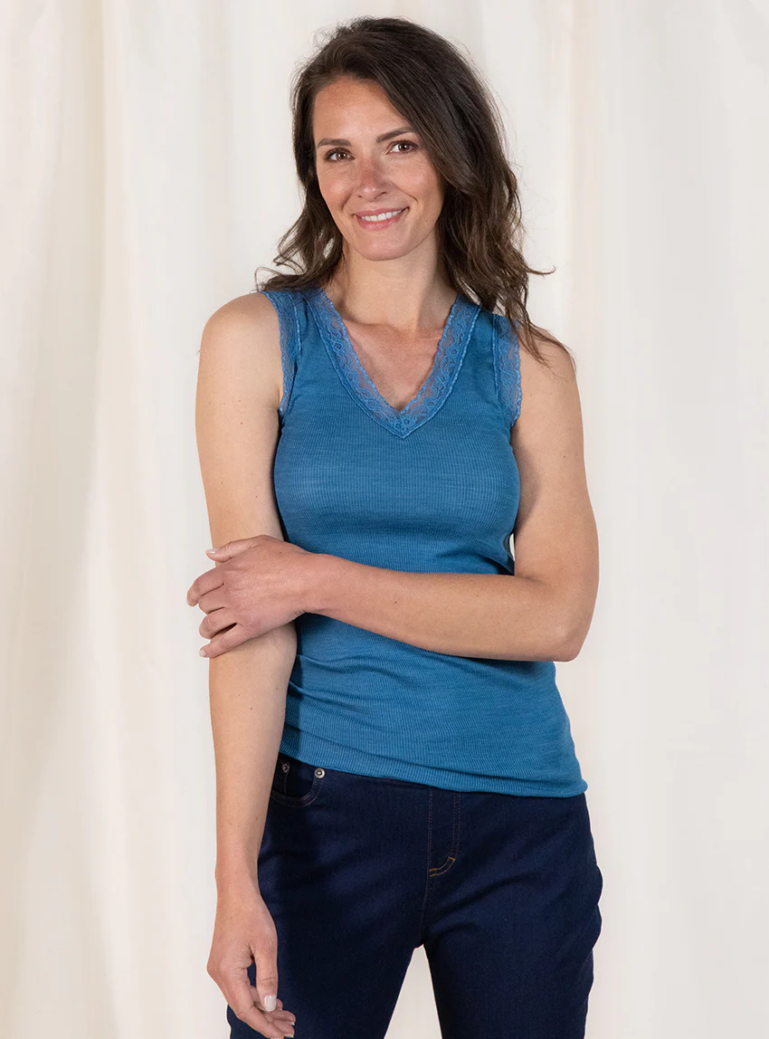 Débardeur femme larges bretelles en laine et soie bleu d'hiver