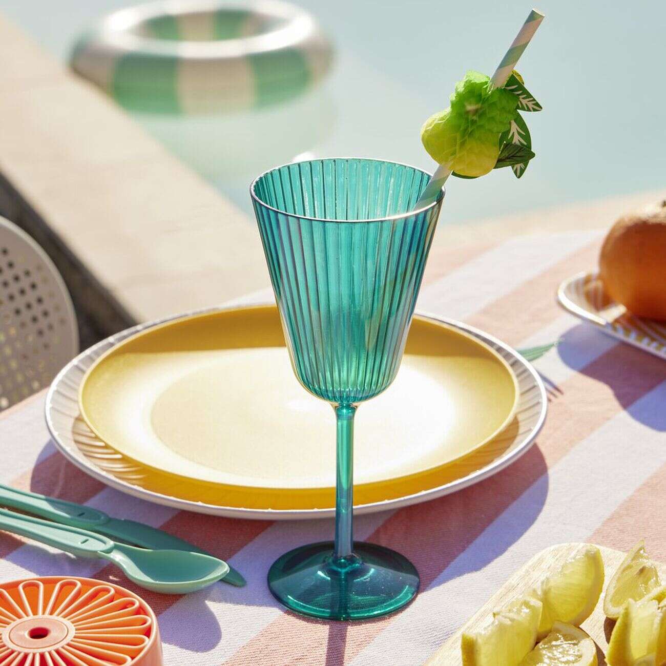 Verre à pied plastique vert 25cl