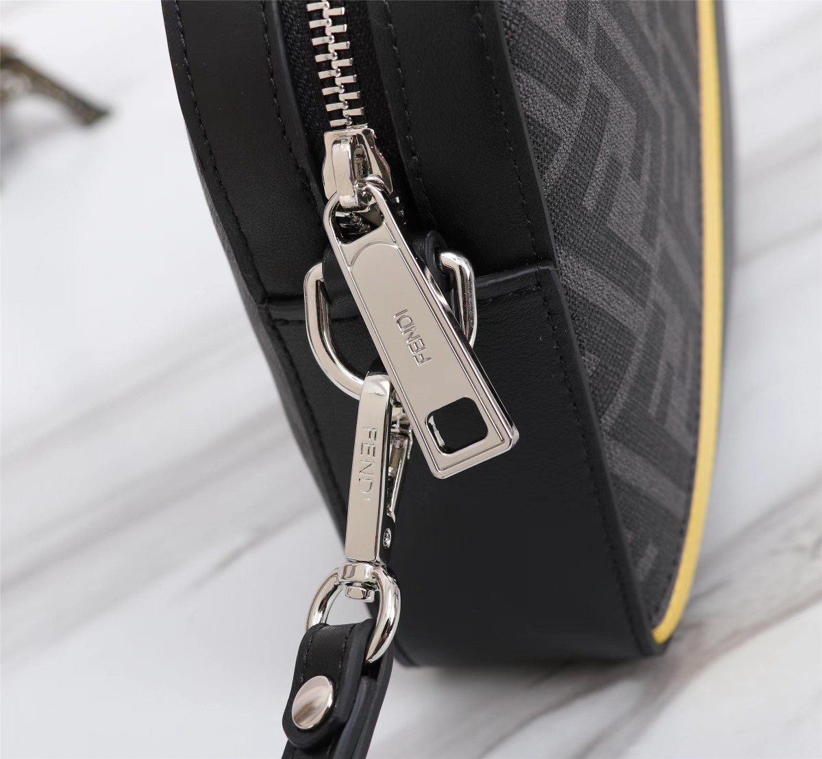 Fen pouch men bag size :23�?6�? cm