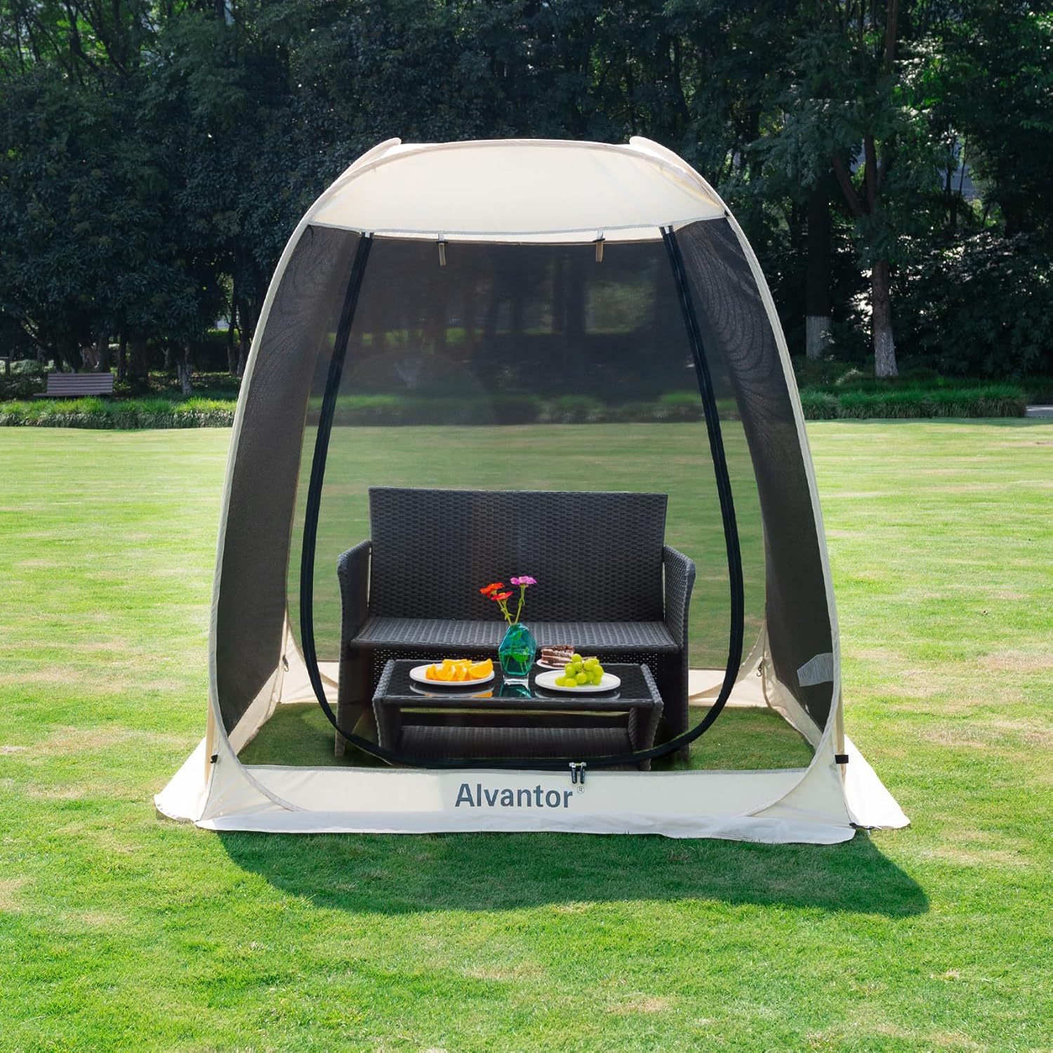Gazebo moustiquaire pouvant accueillir 6, 10 ou 15 personnes. Tente de style igloo avec moustiquaire latérale. Idéal
