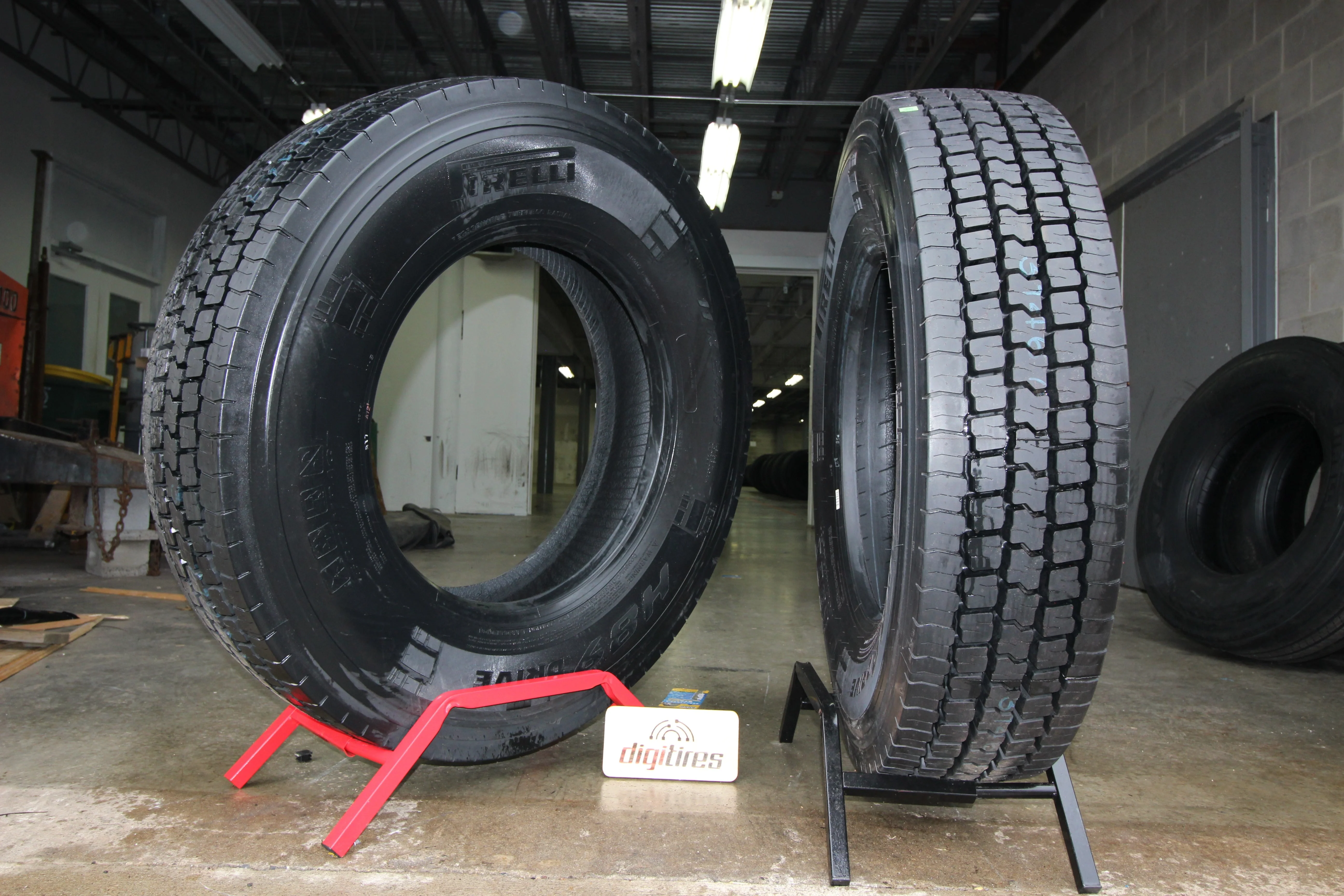 Tire 295/75R22.5 Pirelli D - H89 Drive Closed Shoulder 14 Ply L 144/141