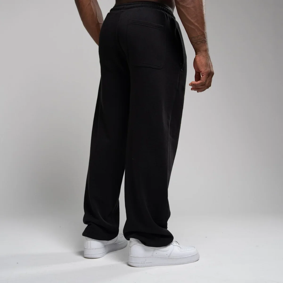 EVOLVE BLACK OVERSIZED CUFFED SWEATPANTS