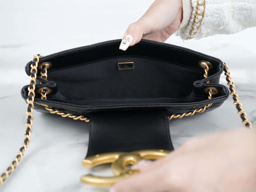???????????? ?????? Vintage Logo Quilted Lambskin Shoulder Bag 11.5x24x4.5cm
