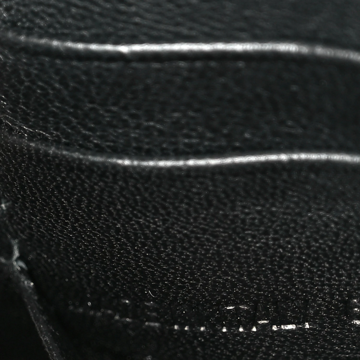 Shiny Calfskin Monochrome Crocodile Embossed Hourglass Chain Bag Black