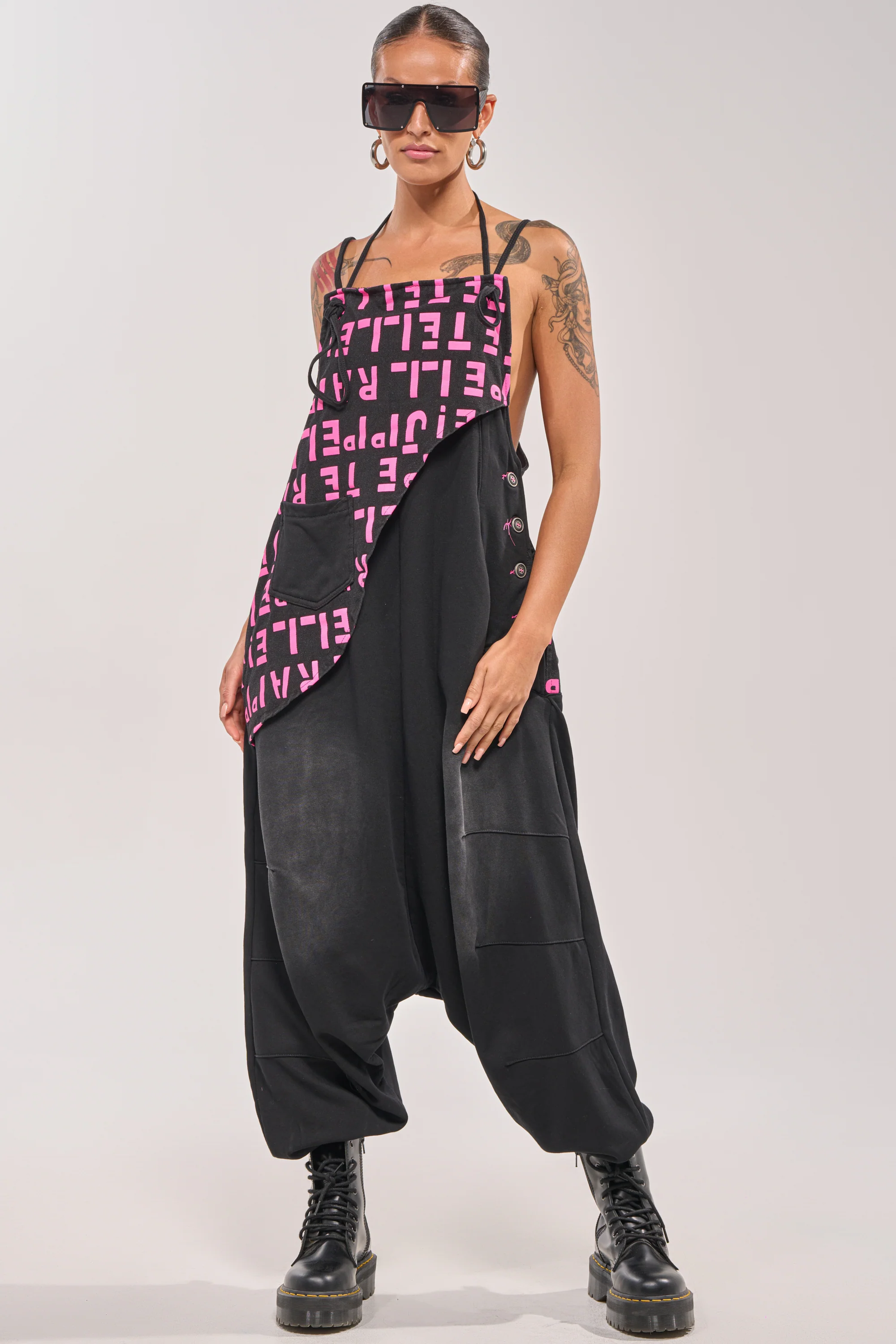 WITH EASE GRAPHIC JUMPSUIT IN BLACK - Akira Store