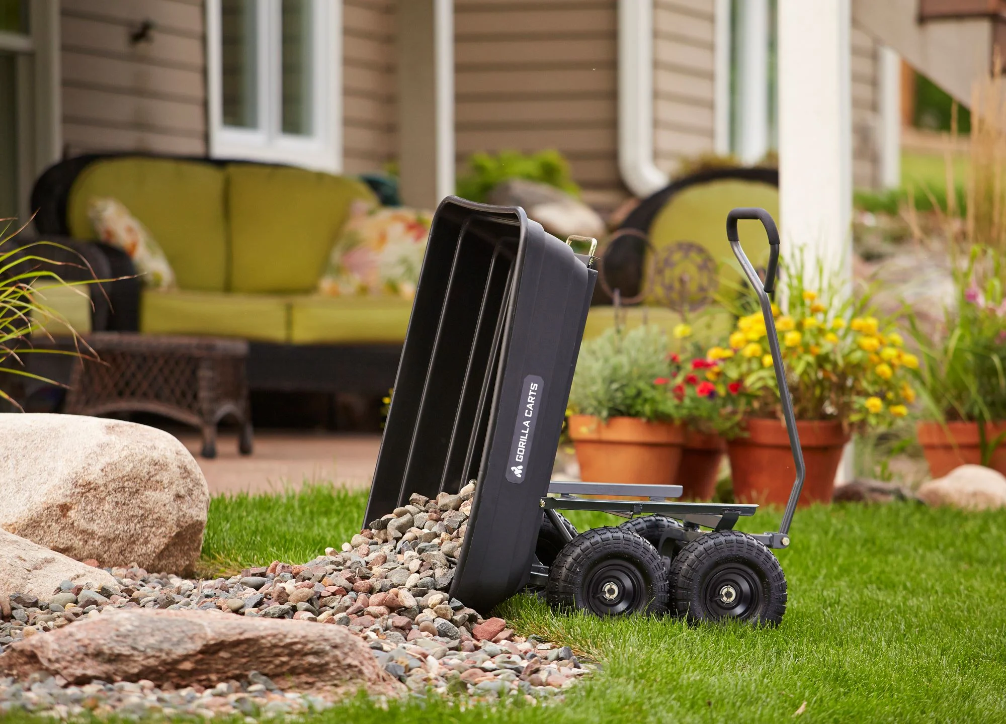 GOR4PS 600-lb. Poly Garden Dump Cart with 10" Tires - Image 4