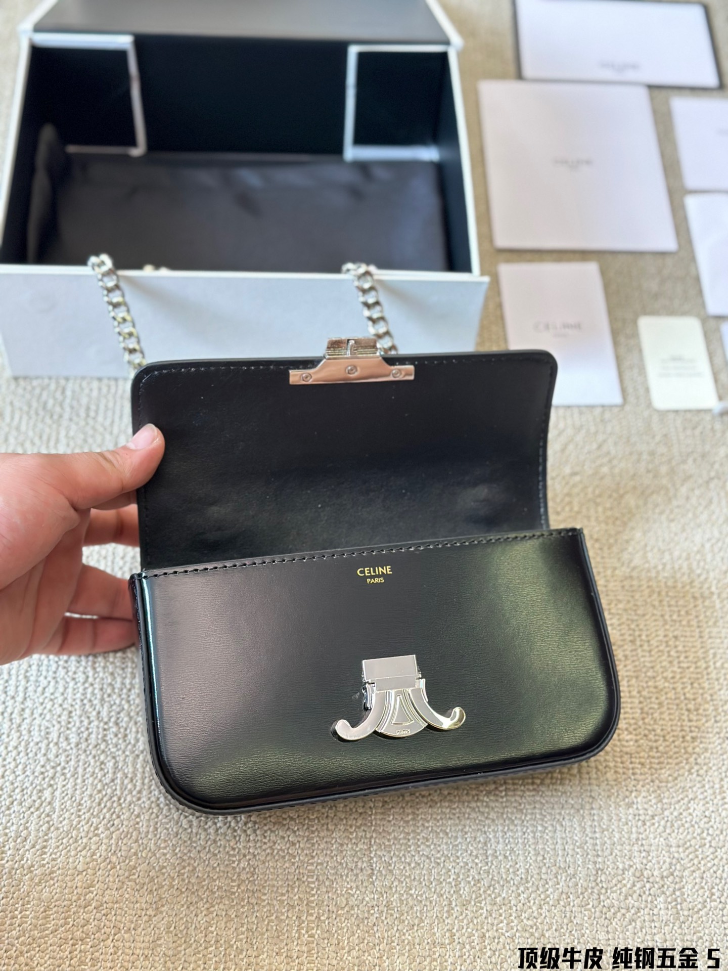 Ce TRIOMPHE bag size : 20.5× 10.5× 4 cm
