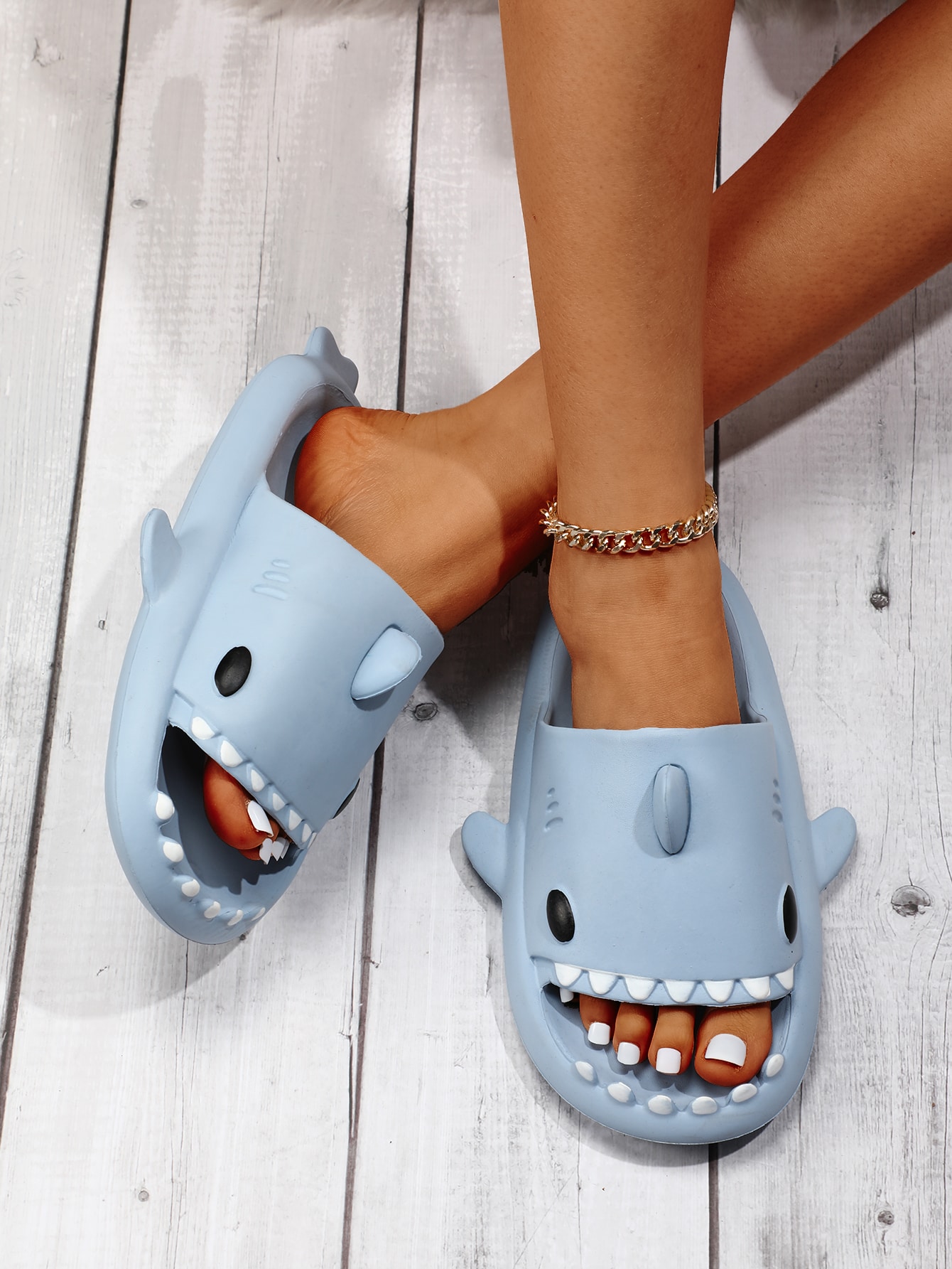 Sandales à bride unique pour femmes, motif requin bleu de dessin animé