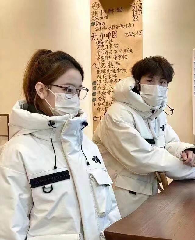 𝐓𝐡𝐞 𝐍𝐨𝐫𝐭𝐡 𝐅𝐚𝐜𝐞 F22 ノースフェイス 大きなポケット付きワークスタイルダウンコート 申ミナ（シン・ミナ）着用モデルmoncler