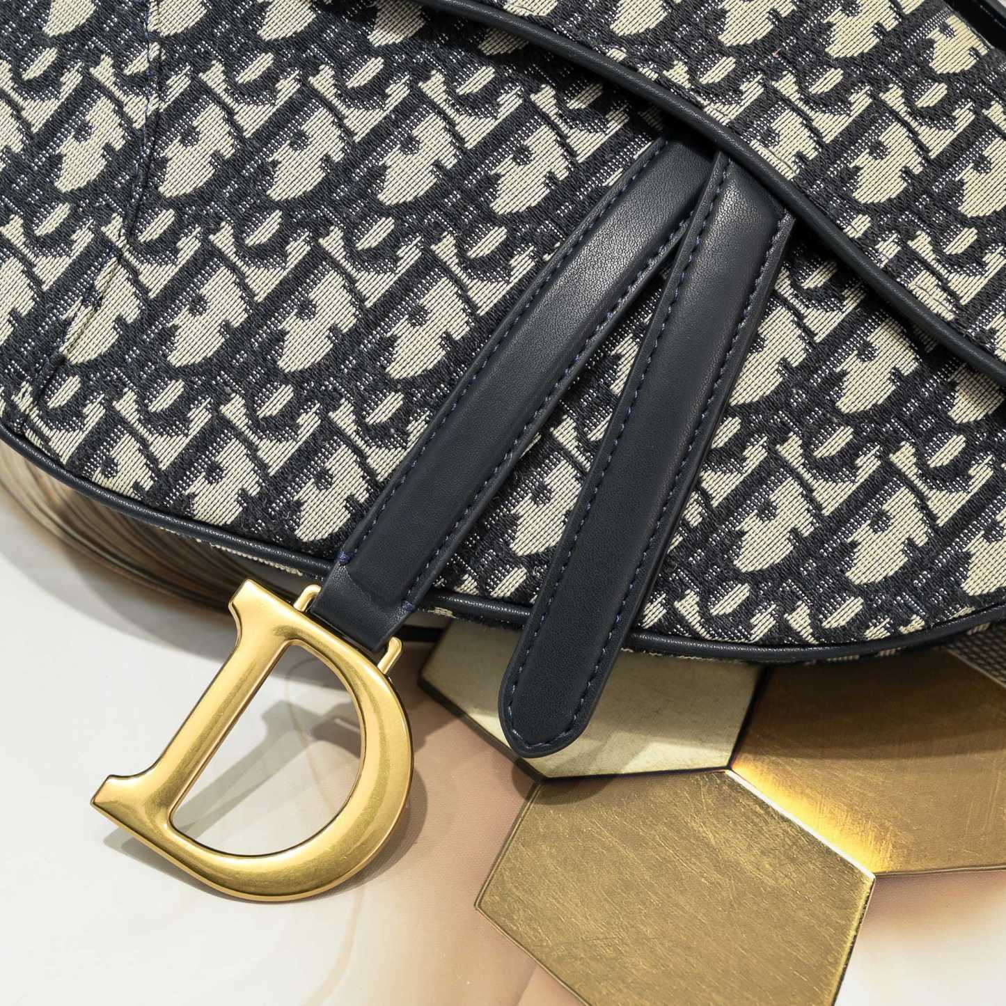 D saddle Be a classic with classics crossbody bag